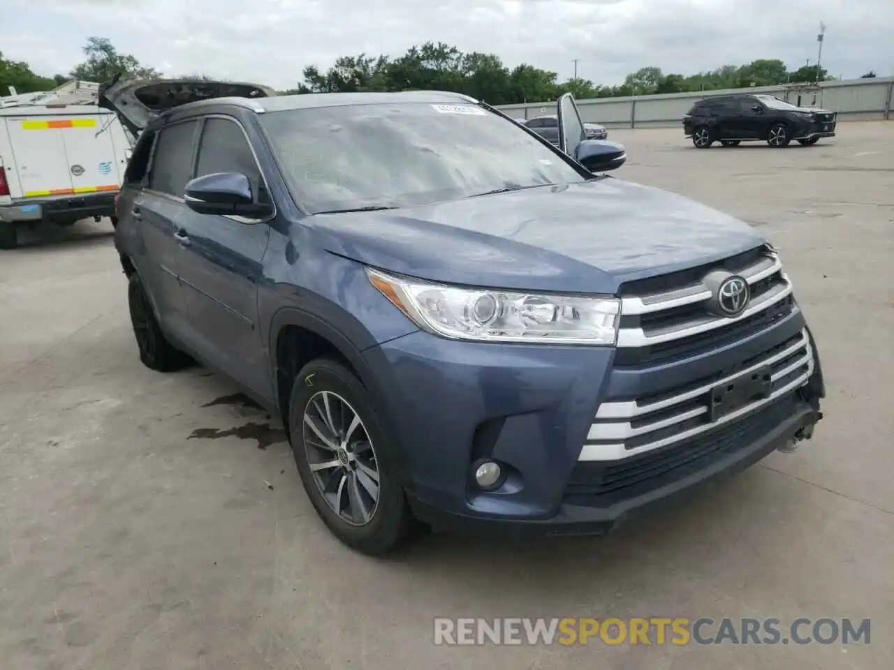 1 Photograph of a damaged car 5TDKZRFH9KS370461 TOYOTA HIGHLANDER 2019