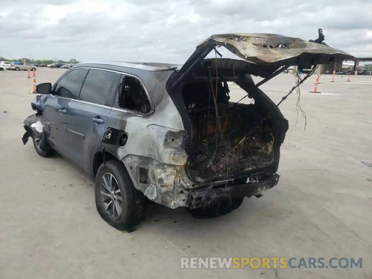 3 Photograph of a damaged car 5TDKZRFH9KS370461 TOYOTA HIGHLANDER 2019