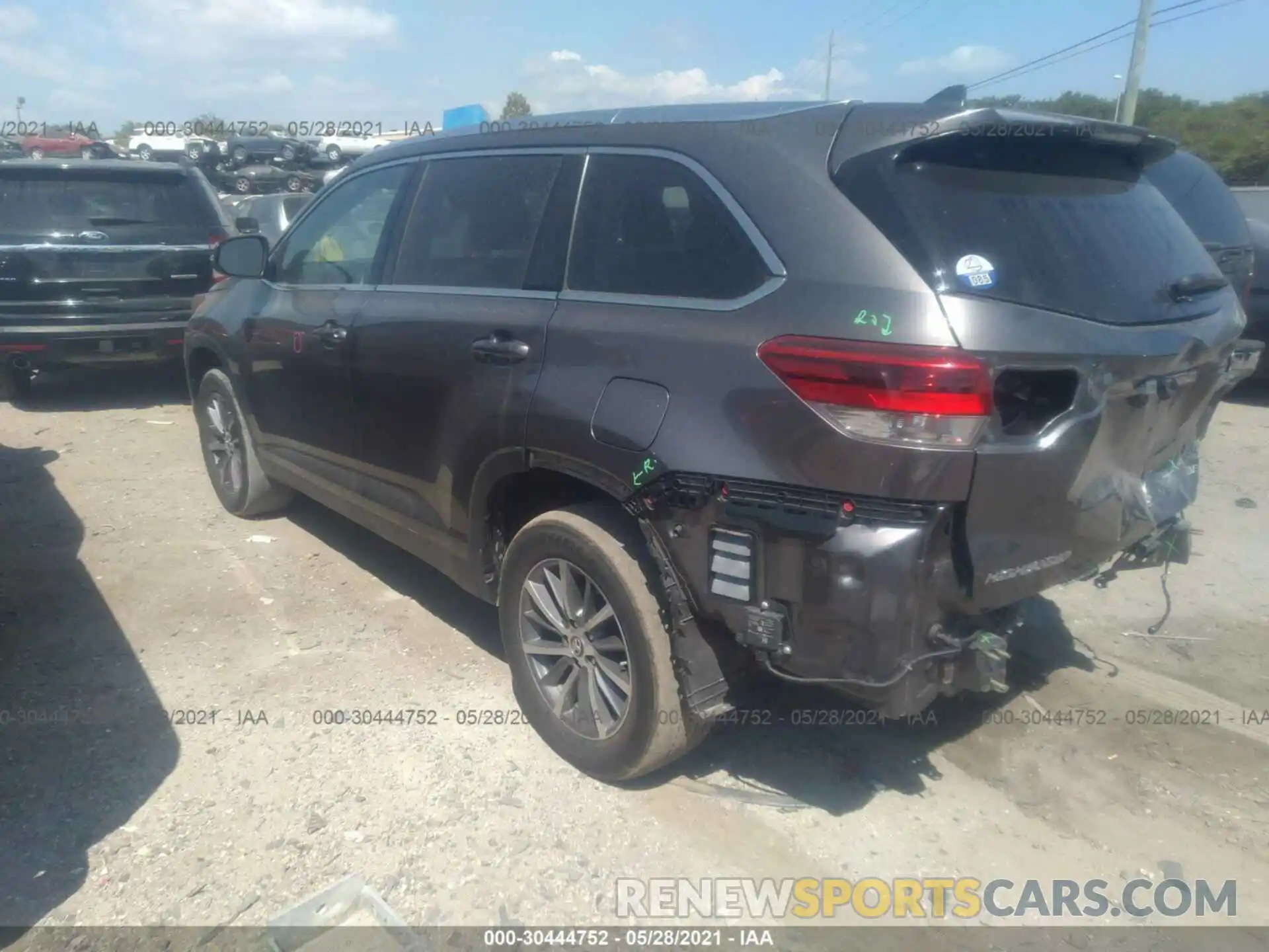 3 Фотография поврежденного автомобиля 5TDKZRFH9KS553617 TOYOTA HIGHLANDER 2019