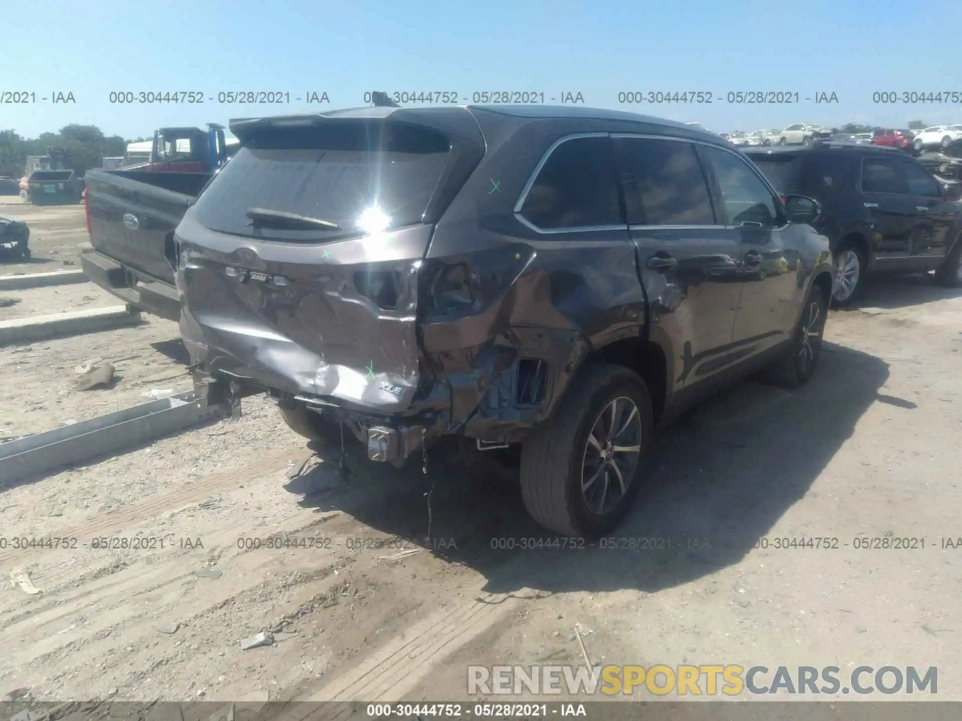 4 Фотография поврежденного автомобиля 5TDKZRFH9KS553617 TOYOTA HIGHLANDER 2019