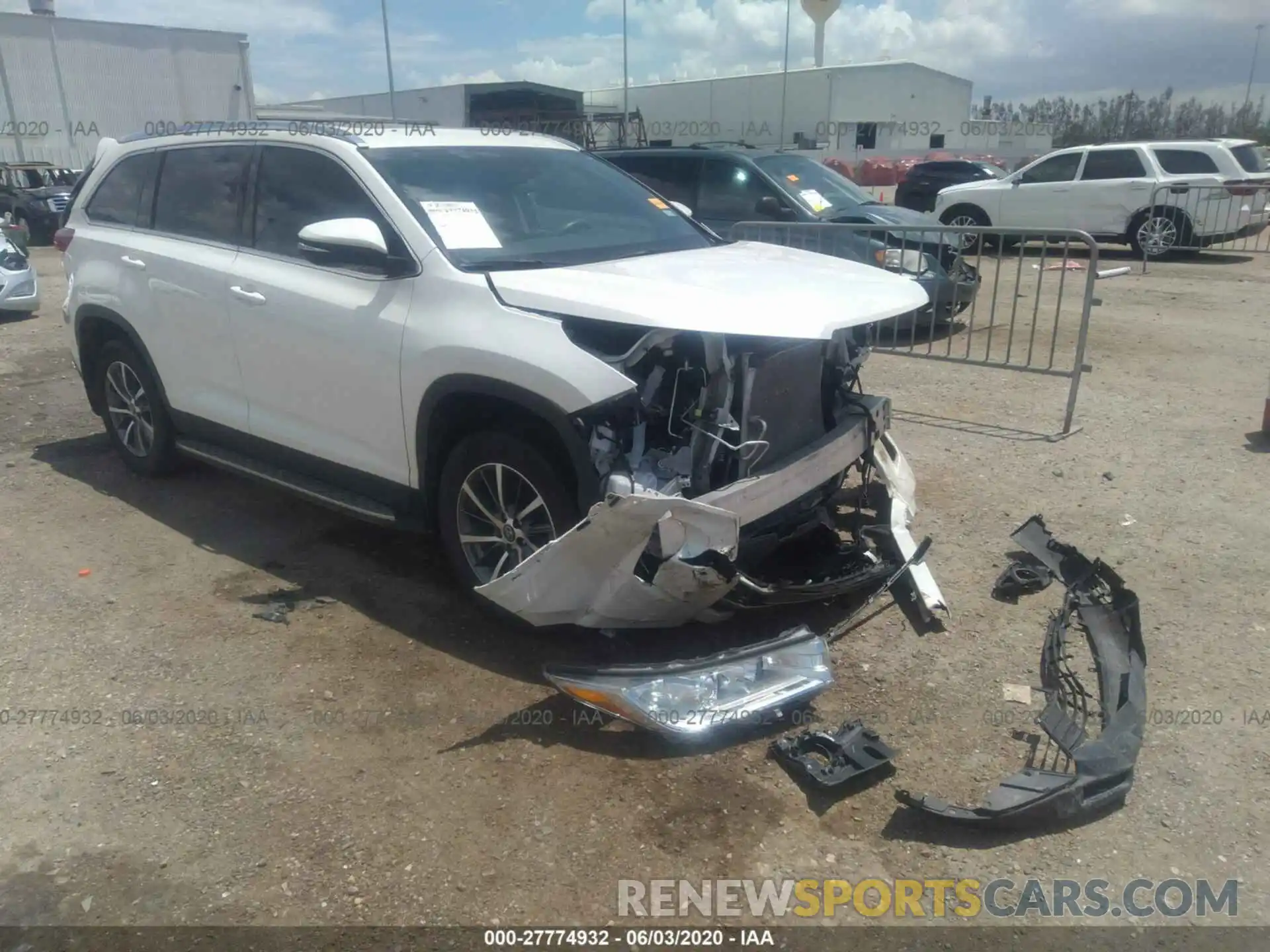 1 Photograph of a damaged car 5TDKZRFH9KS554251 TOYOTA HIGHLANDER 2019