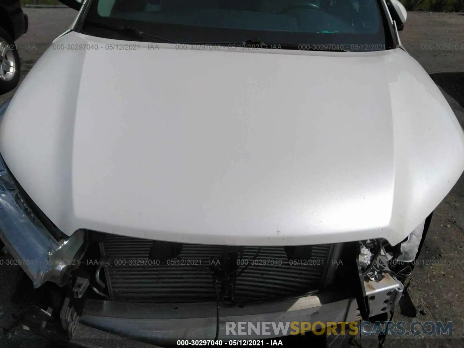 10 Photograph of a damaged car 5TDKZRFH9KS554430 TOYOTA HIGHLANDER 2019