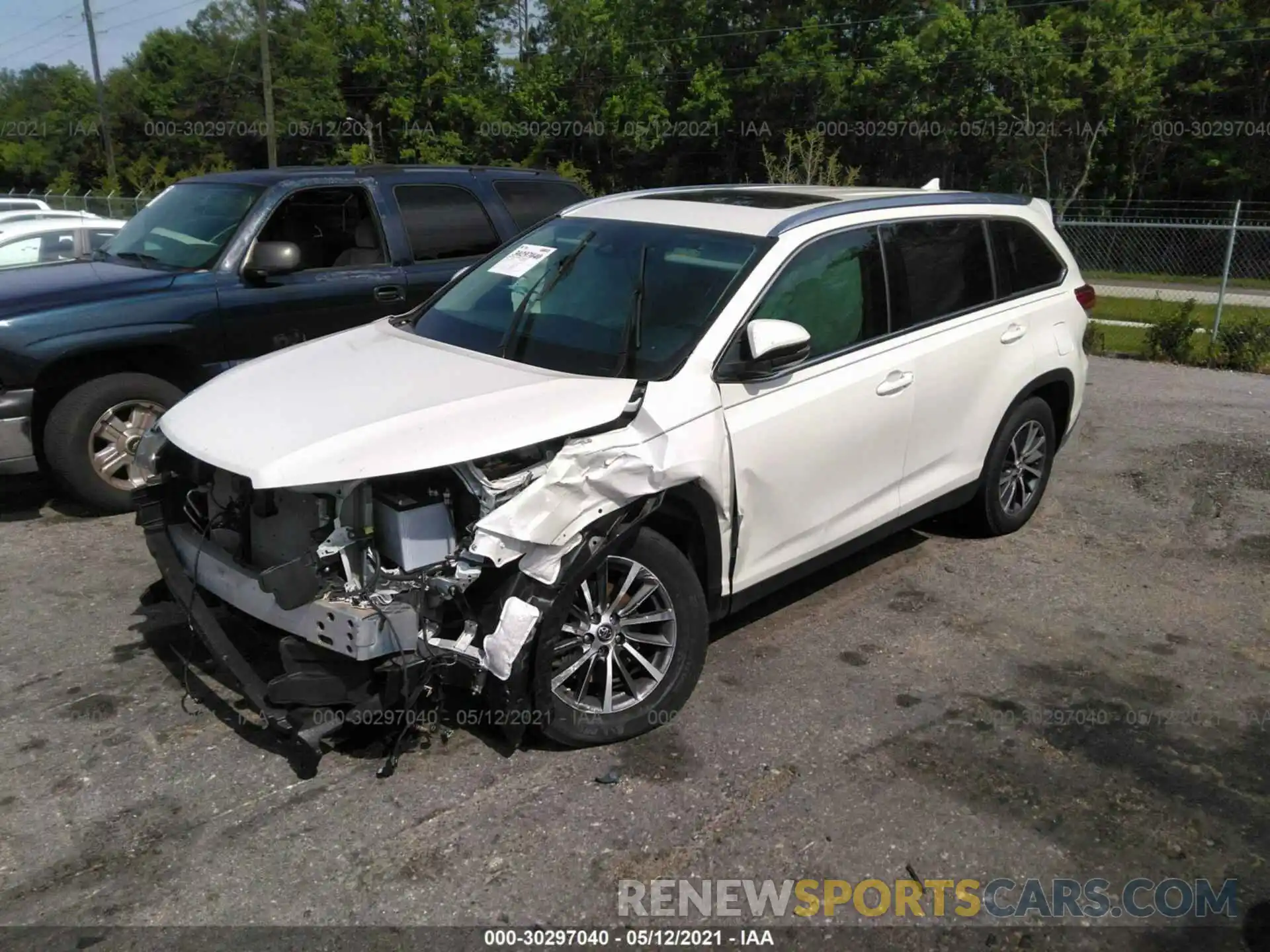 2 Photograph of a damaged car 5TDKZRFH9KS554430 TOYOTA HIGHLANDER 2019