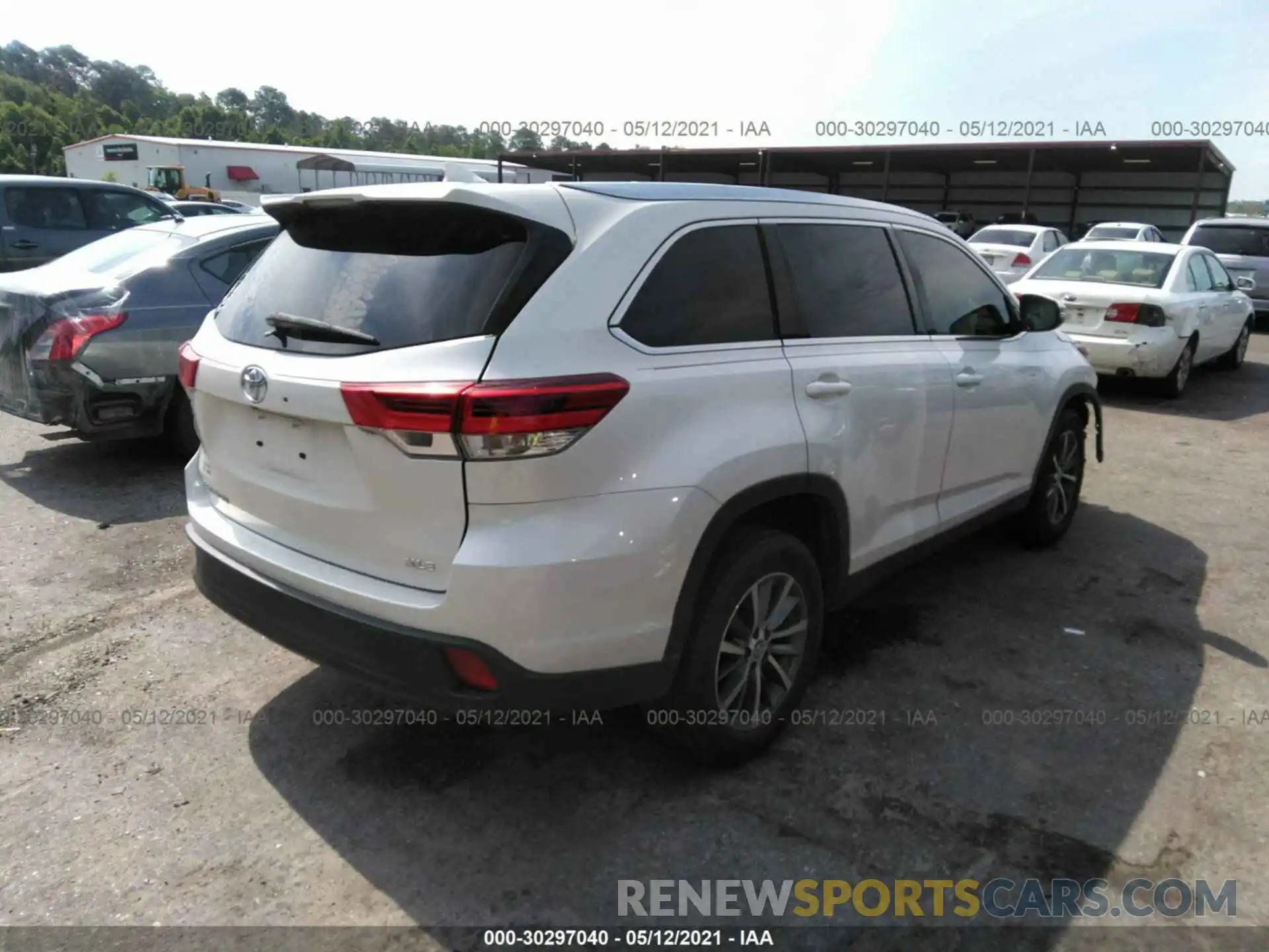 4 Photograph of a damaged car 5TDKZRFH9KS554430 TOYOTA HIGHLANDER 2019