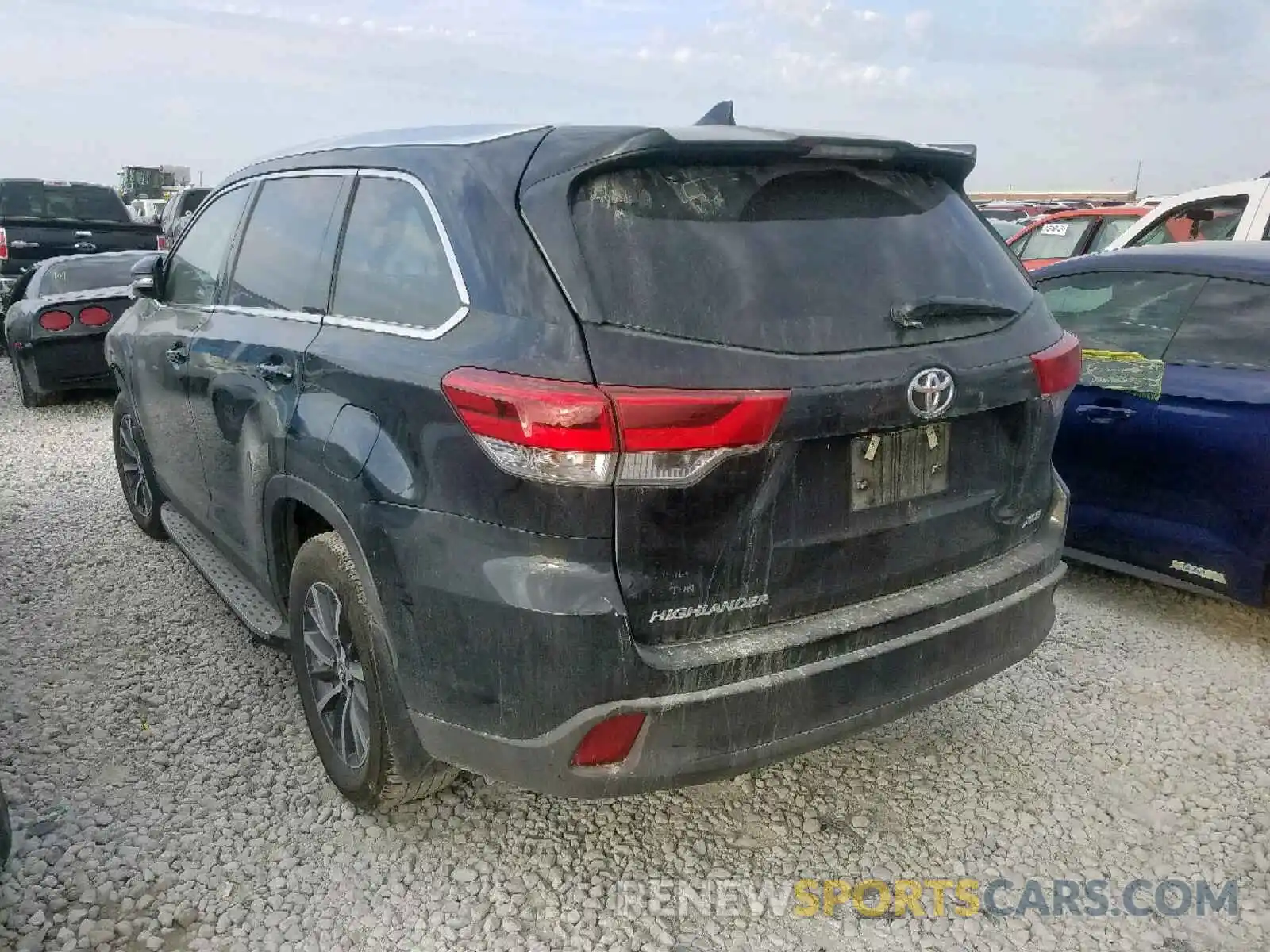 3 Photograph of a damaged car 5TDKZRFH9KS554797 TOYOTA HIGHLANDER 2019