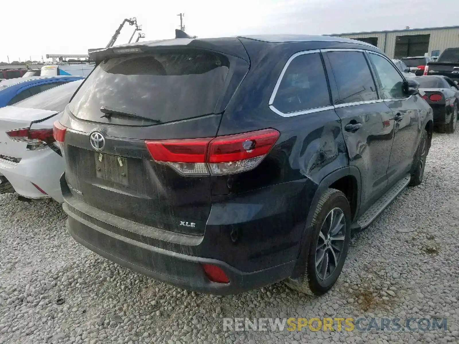 4 Photograph of a damaged car 5TDKZRFH9KS554797 TOYOTA HIGHLANDER 2019