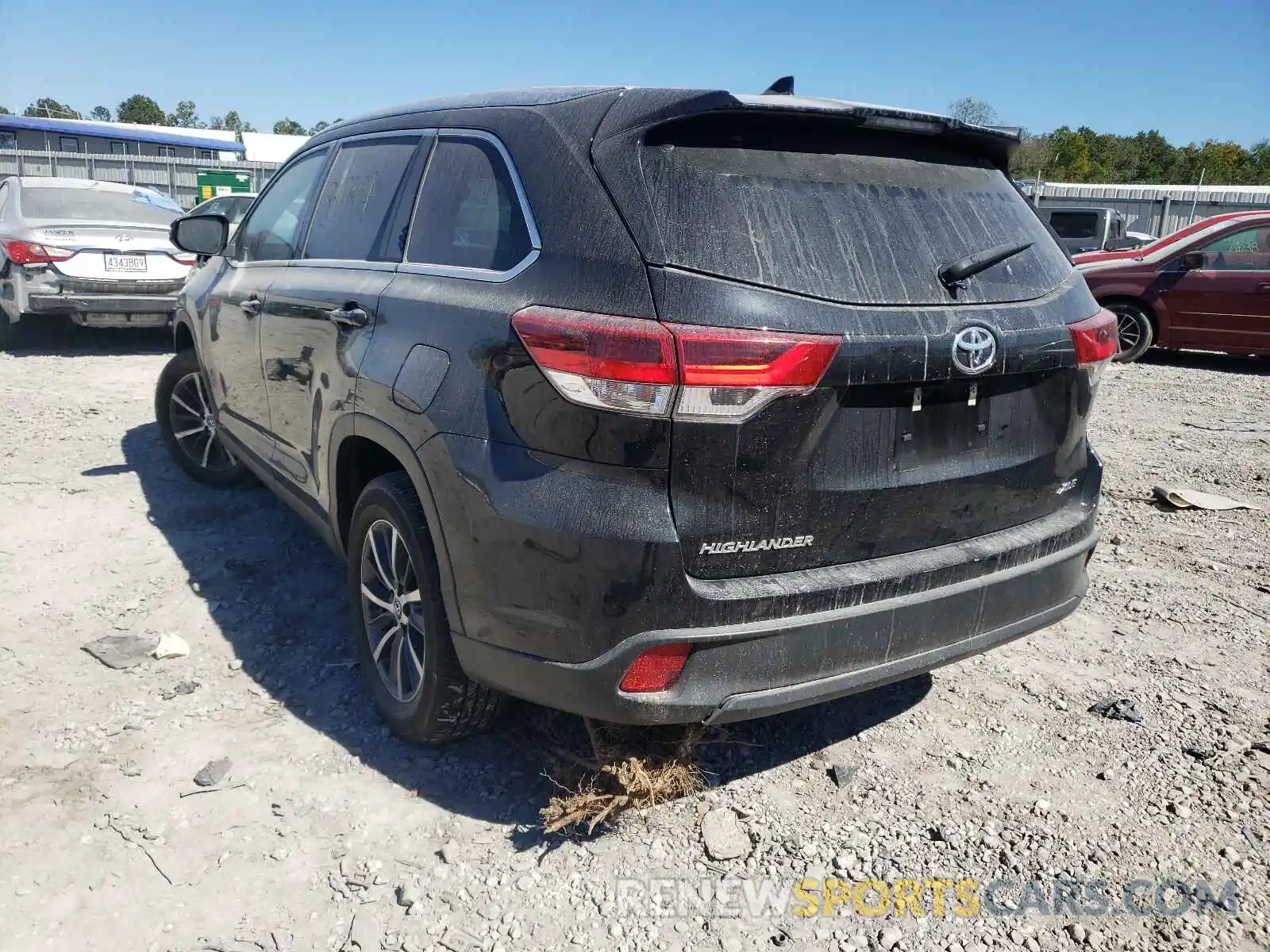 3 Фотография поврежденного автомобиля 5TDKZRFH9KS554833 TOYOTA HIGHLANDER 2019