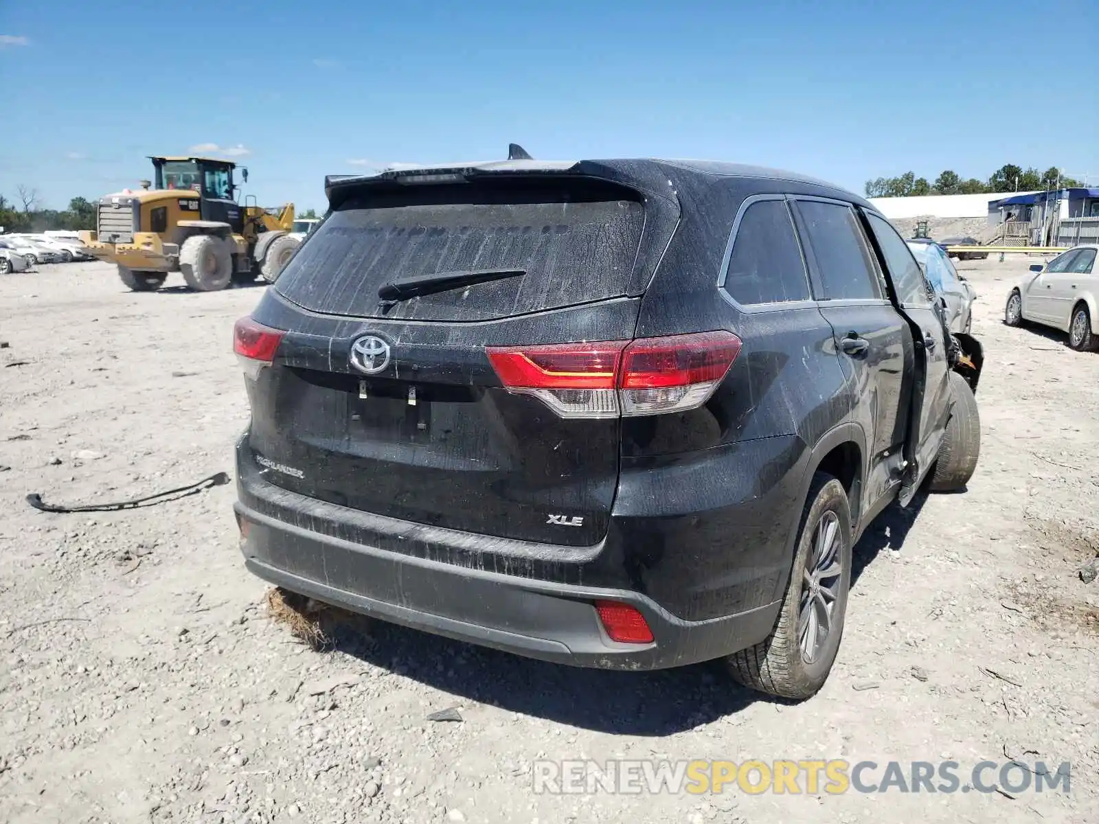 4 Photograph of a damaged car 5TDKZRFH9KS554833 TOYOTA HIGHLANDER 2019