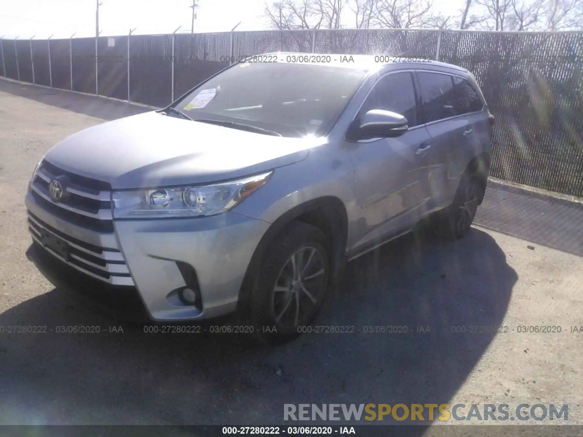 2 Photograph of a damaged car 5TDKZRFH9KS555433 TOYOTA HIGHLANDER 2019