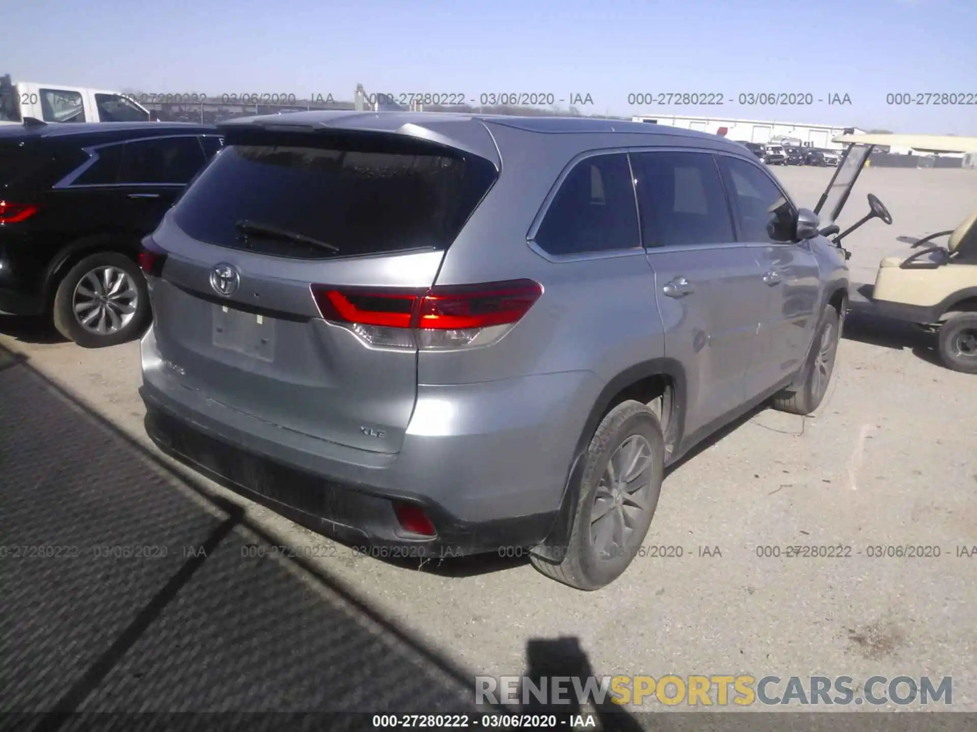 4 Photograph of a damaged car 5TDKZRFH9KS555433 TOYOTA HIGHLANDER 2019