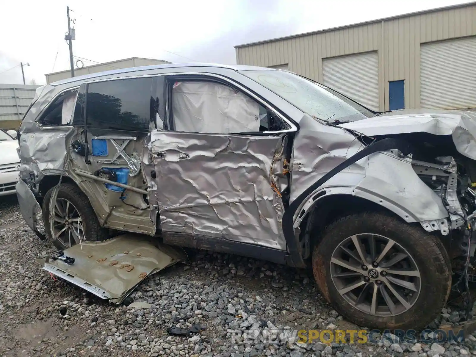 9 Photograph of a damaged car 5TDKZRFH9KS555500 TOYOTA HIGHLANDER 2019