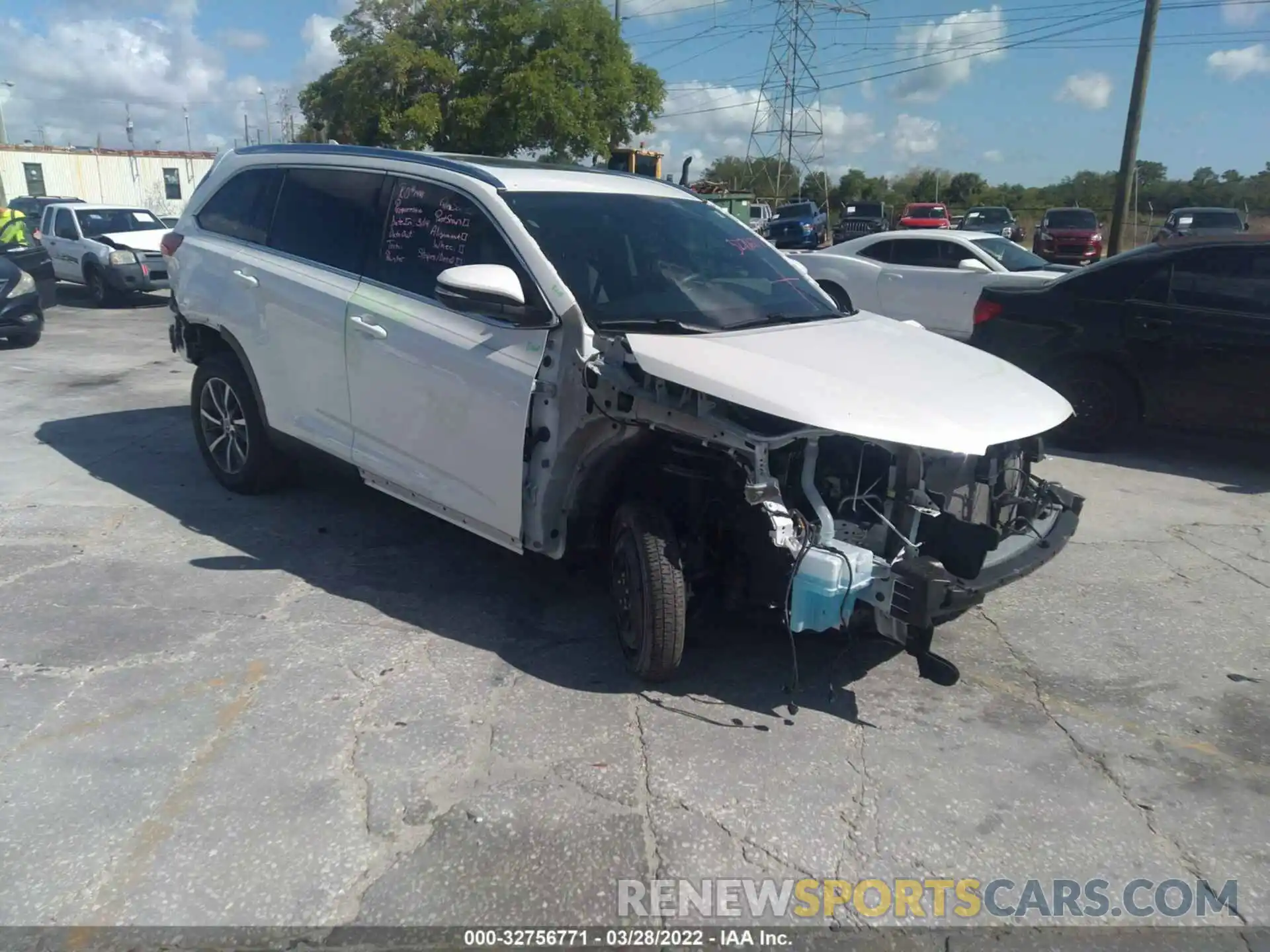 1 Photograph of a damaged car 5TDKZRFH9KS555643 TOYOTA HIGHLANDER 2019