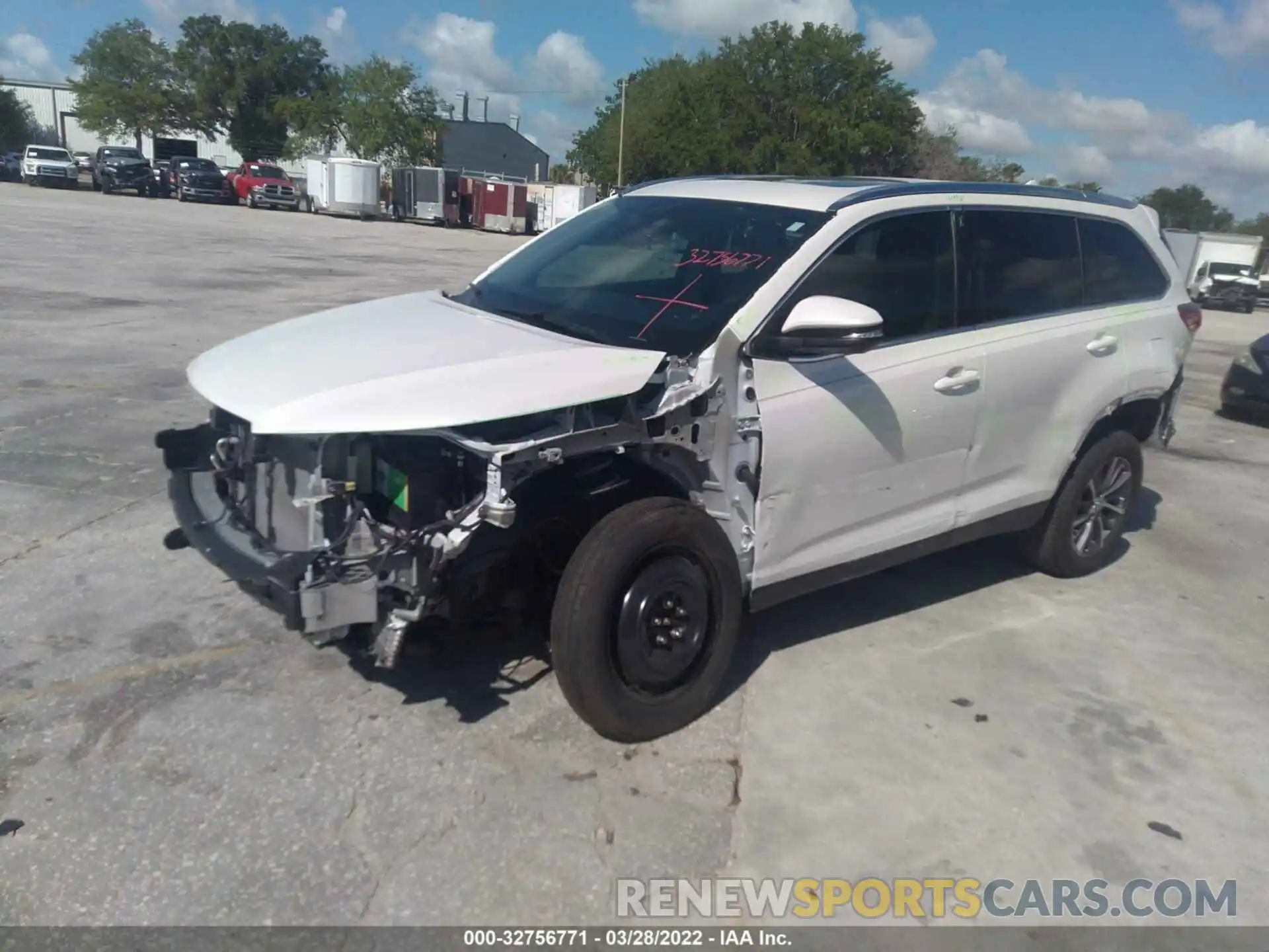 2 Photograph of a damaged car 5TDKZRFH9KS555643 TOYOTA HIGHLANDER 2019