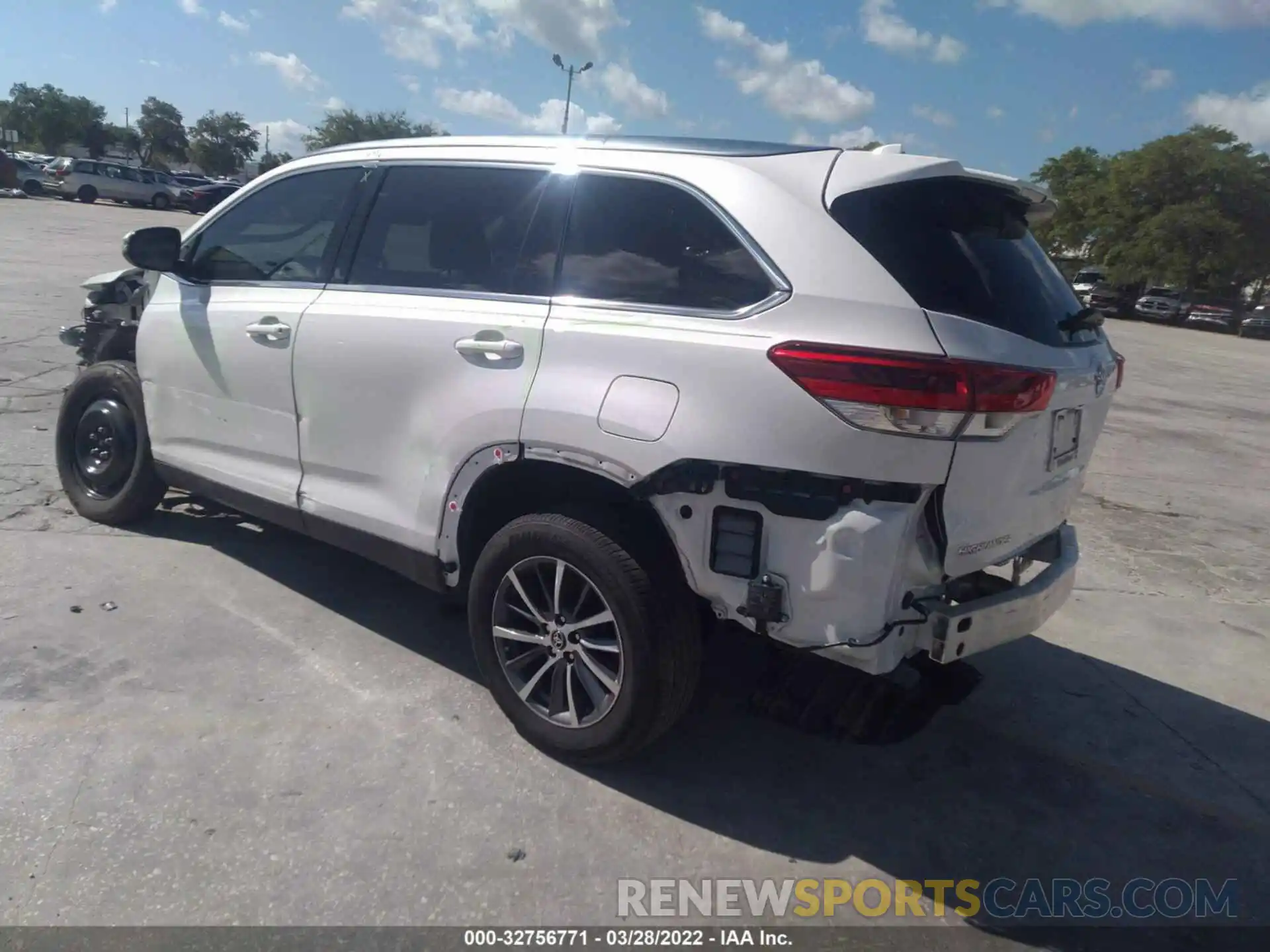 3 Photograph of a damaged car 5TDKZRFH9KS555643 TOYOTA HIGHLANDER 2019