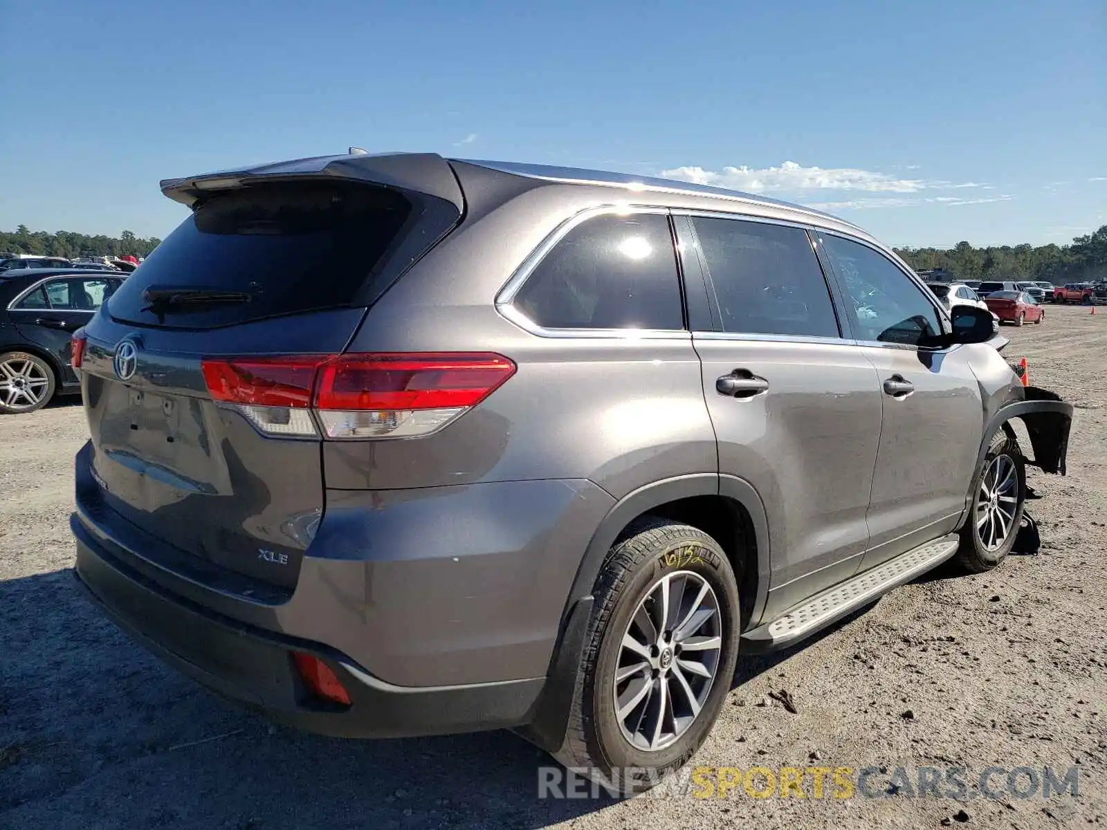 4 Фотография поврежденного автомобиля 5TDKZRFH9KS555996 TOYOTA HIGHLANDER 2019