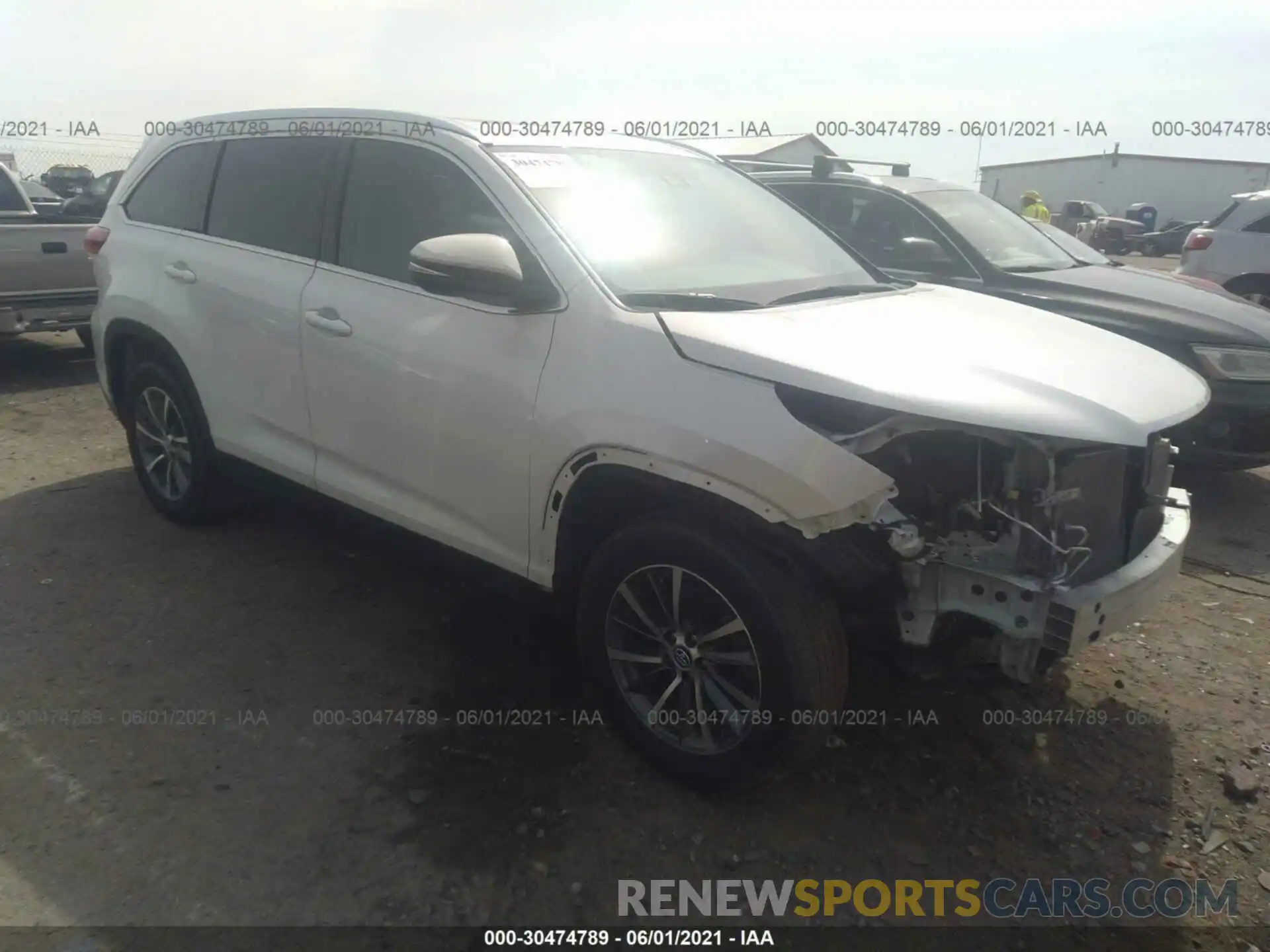 1 Photograph of a damaged car 5TDKZRFH9KS556310 TOYOTA HIGHLANDER 2019