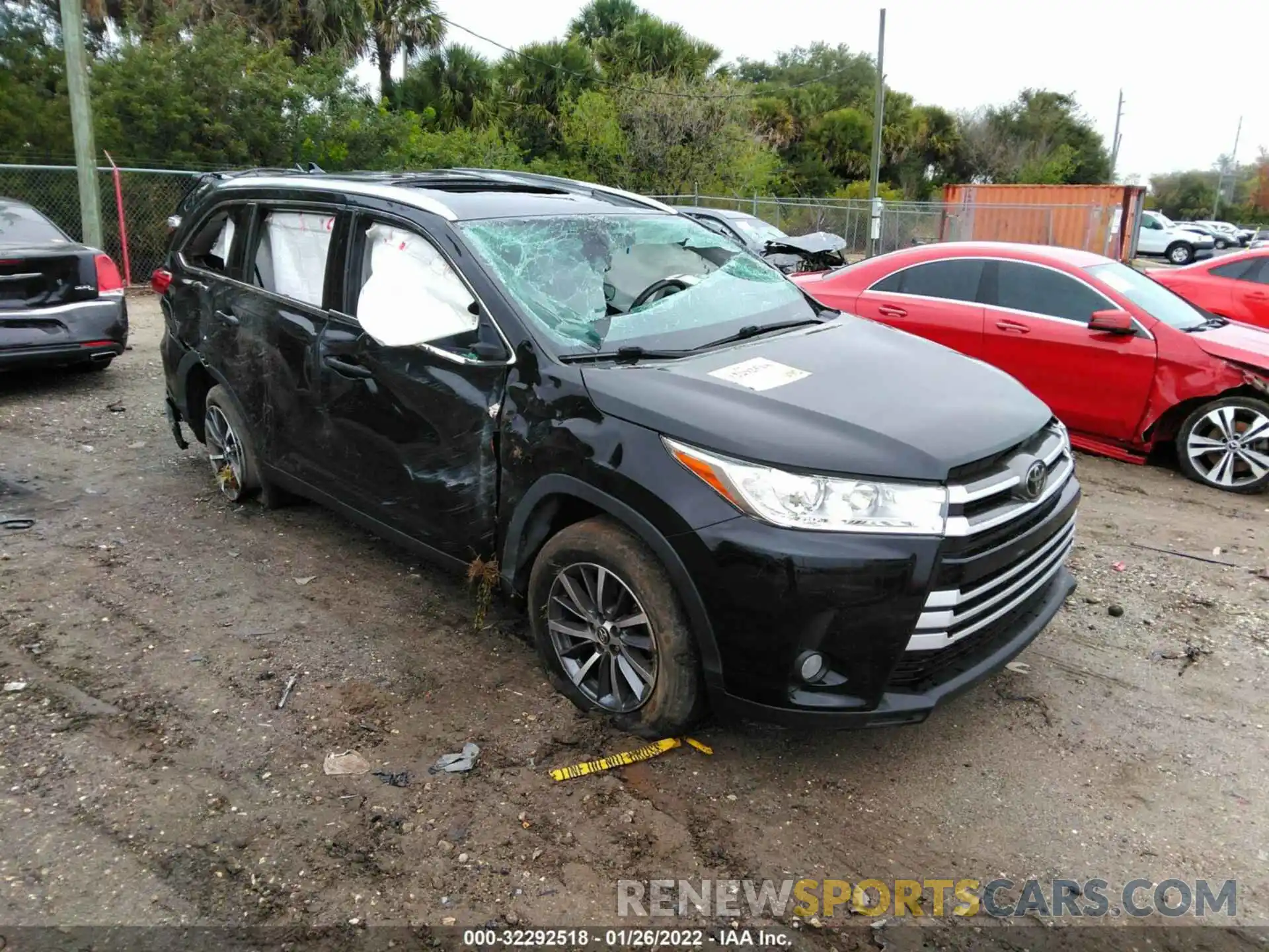 1 Photograph of a damaged car 5TDKZRFH9KS557649 TOYOTA HIGHLANDER 2019