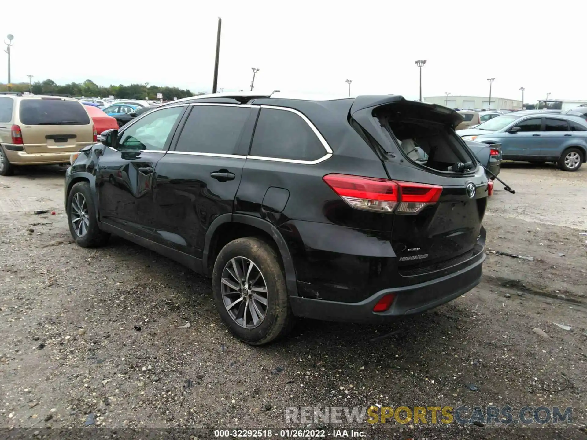 3 Photograph of a damaged car 5TDKZRFH9KS557649 TOYOTA HIGHLANDER 2019