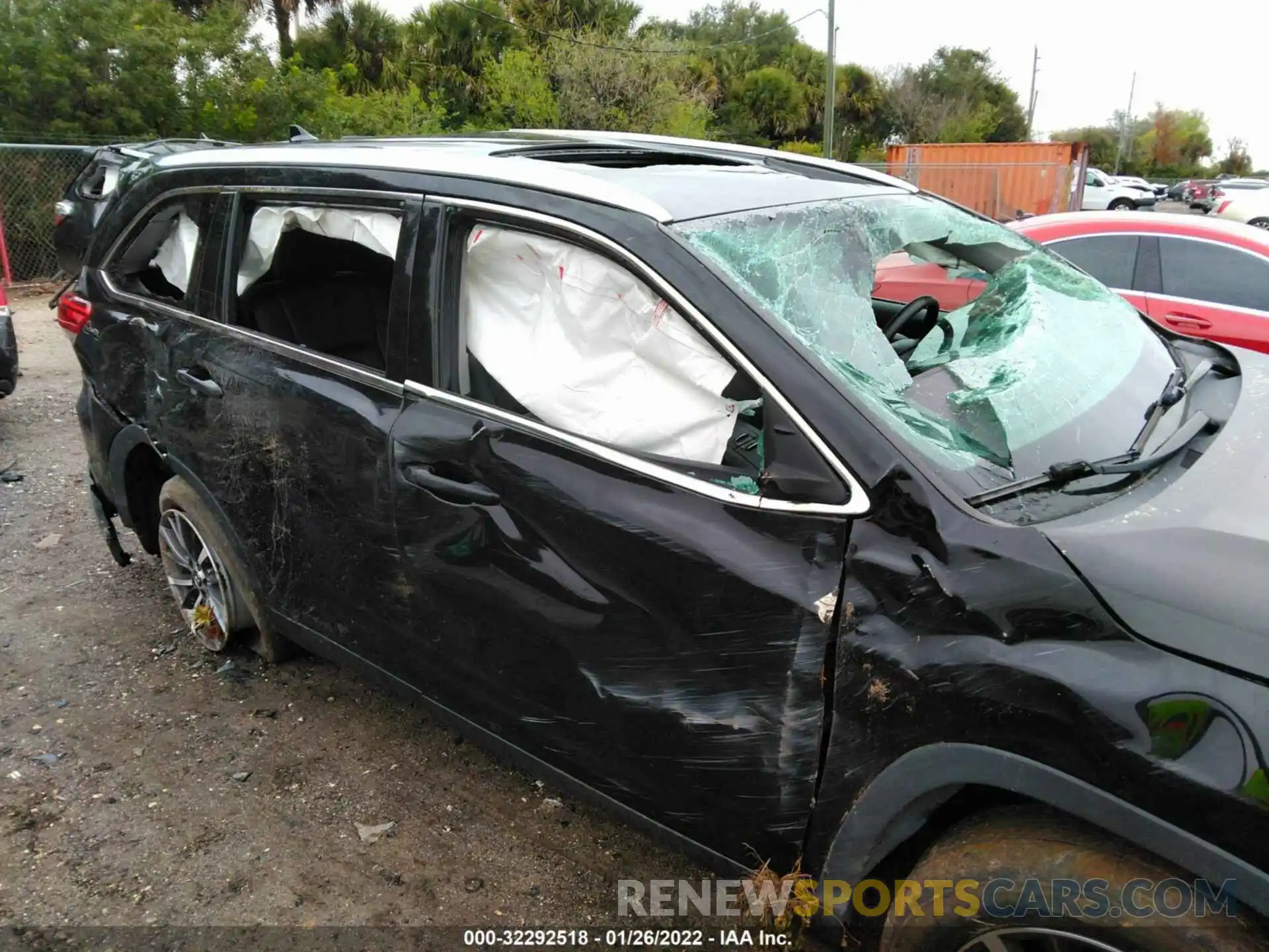 6 Photograph of a damaged car 5TDKZRFH9KS557649 TOYOTA HIGHLANDER 2019