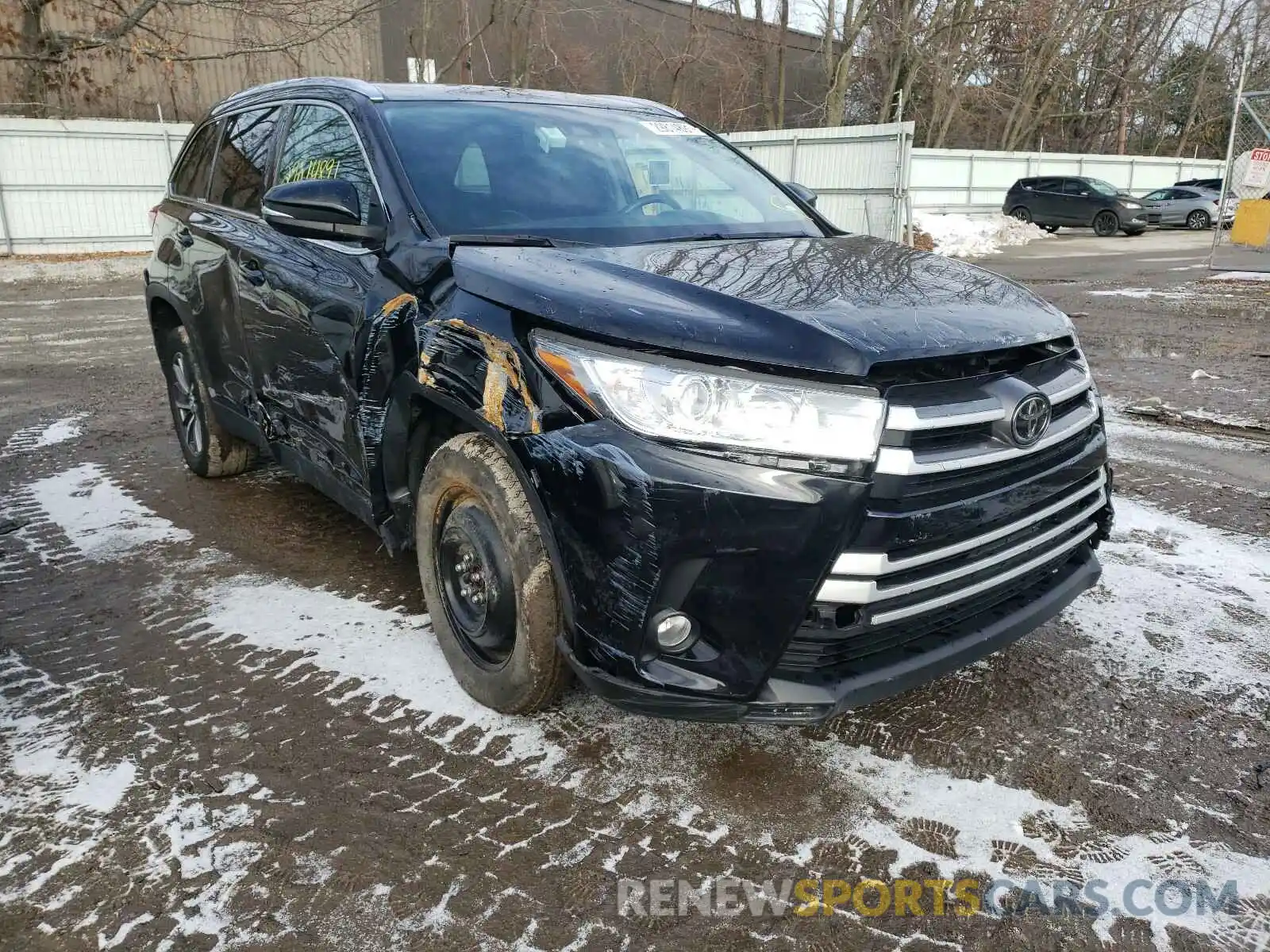 1 Photograph of a damaged car 5TDKZRFH9KS558378 TOYOTA HIGHLANDER 2019