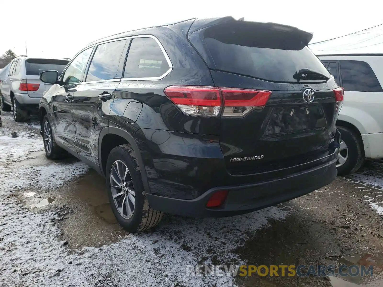 3 Photograph of a damaged car 5TDKZRFH9KS558378 TOYOTA HIGHLANDER 2019