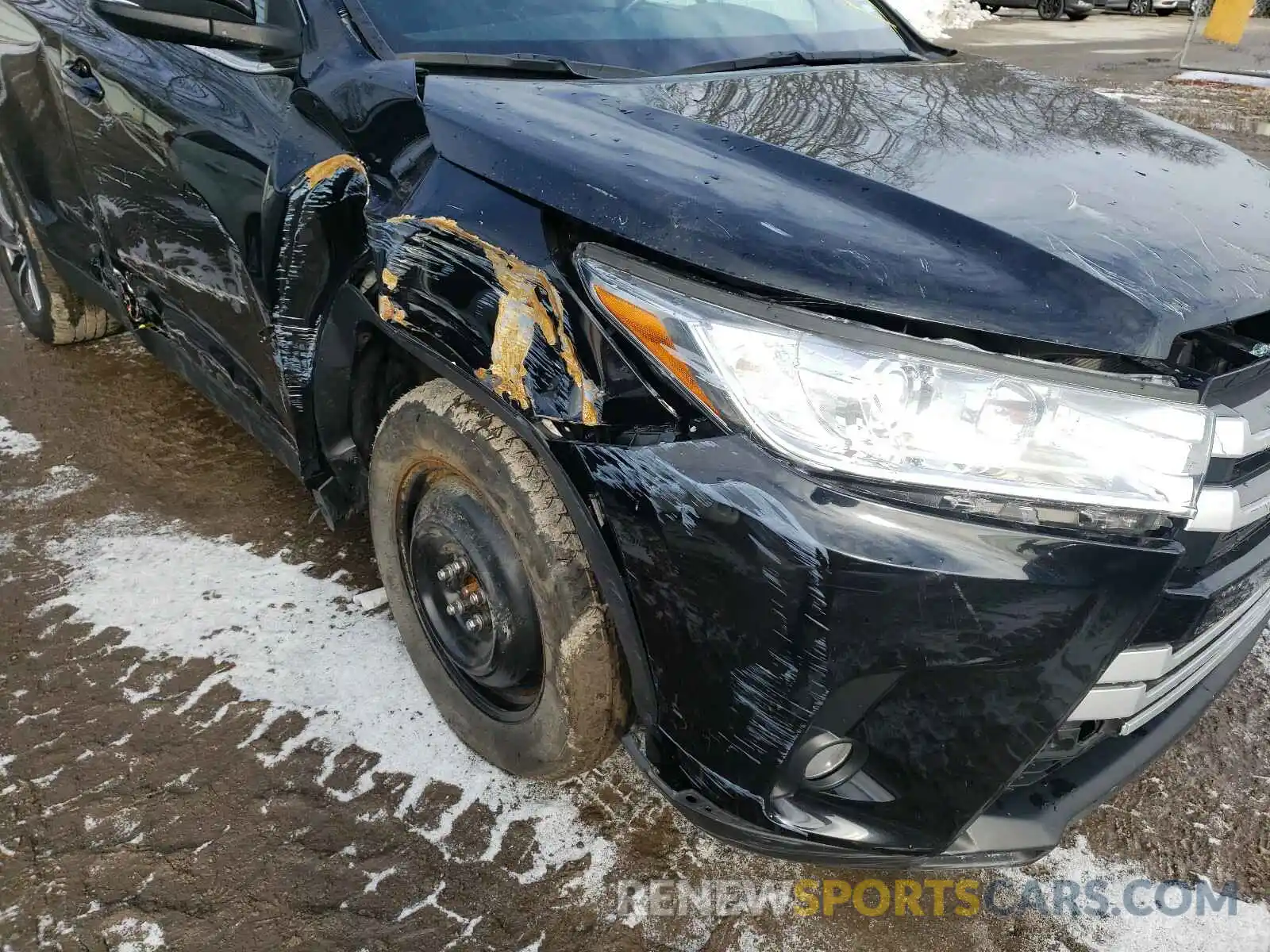 9 Photograph of a damaged car 5TDKZRFH9KS558378 TOYOTA HIGHLANDER 2019