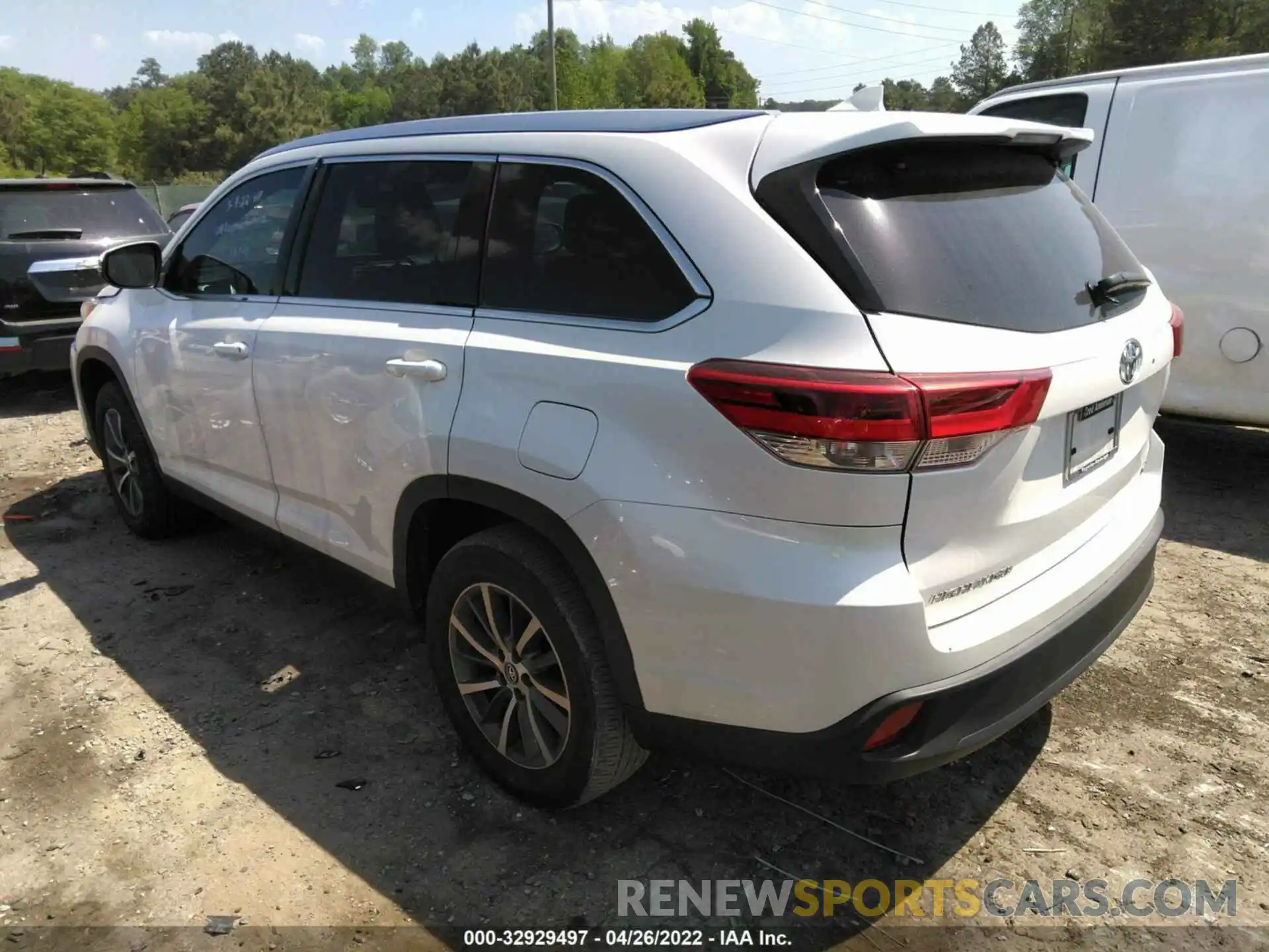 3 Photograph of a damaged car 5TDKZRFH9KS559613 TOYOTA HIGHLANDER 2019