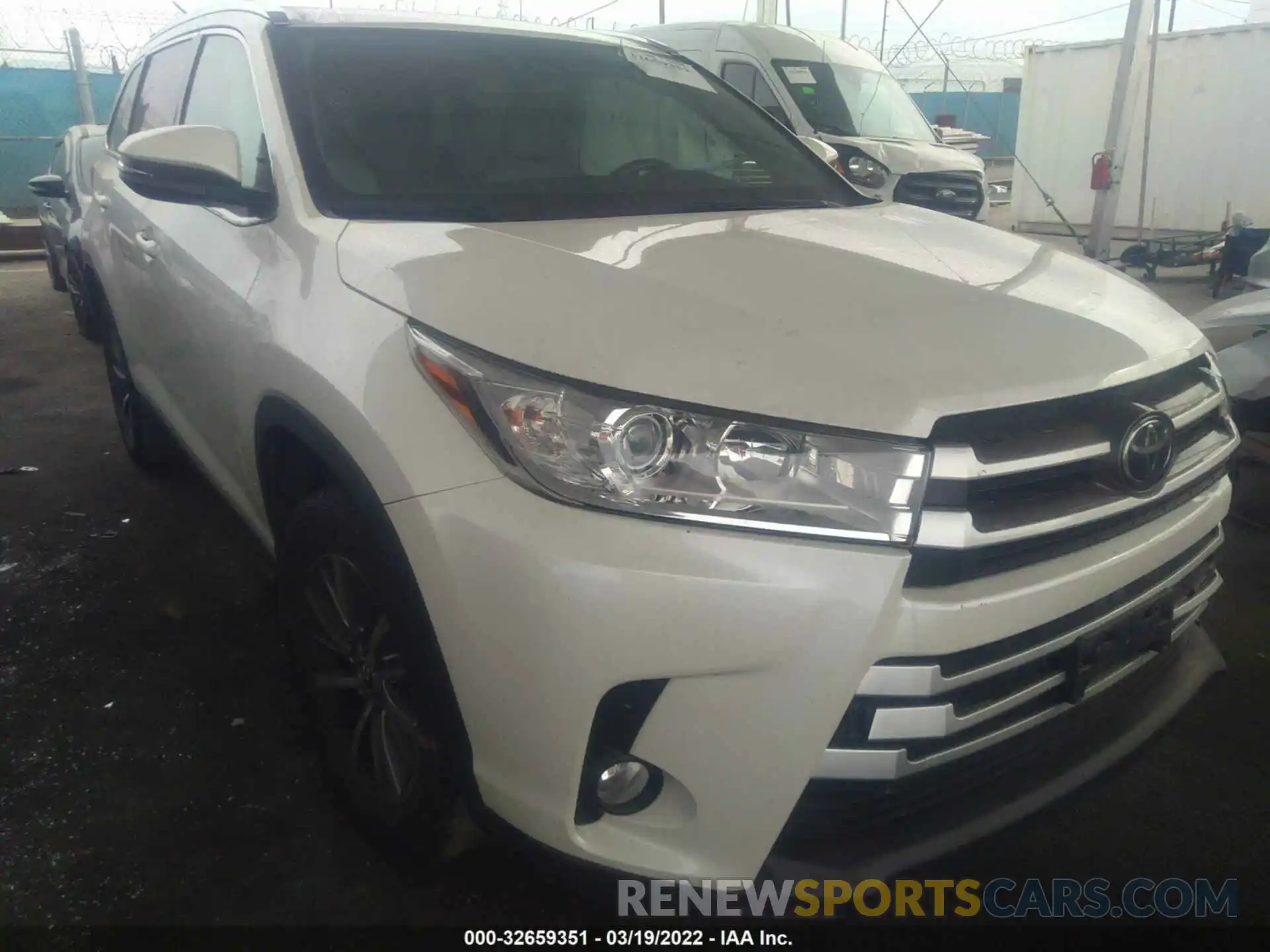 1 Photograph of a damaged car 5TDKZRFH9KS559806 TOYOTA HIGHLANDER 2019