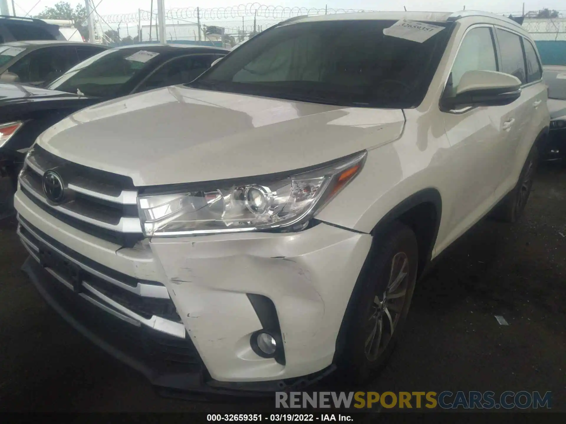 2 Photograph of a damaged car 5TDKZRFH9KS559806 TOYOTA HIGHLANDER 2019