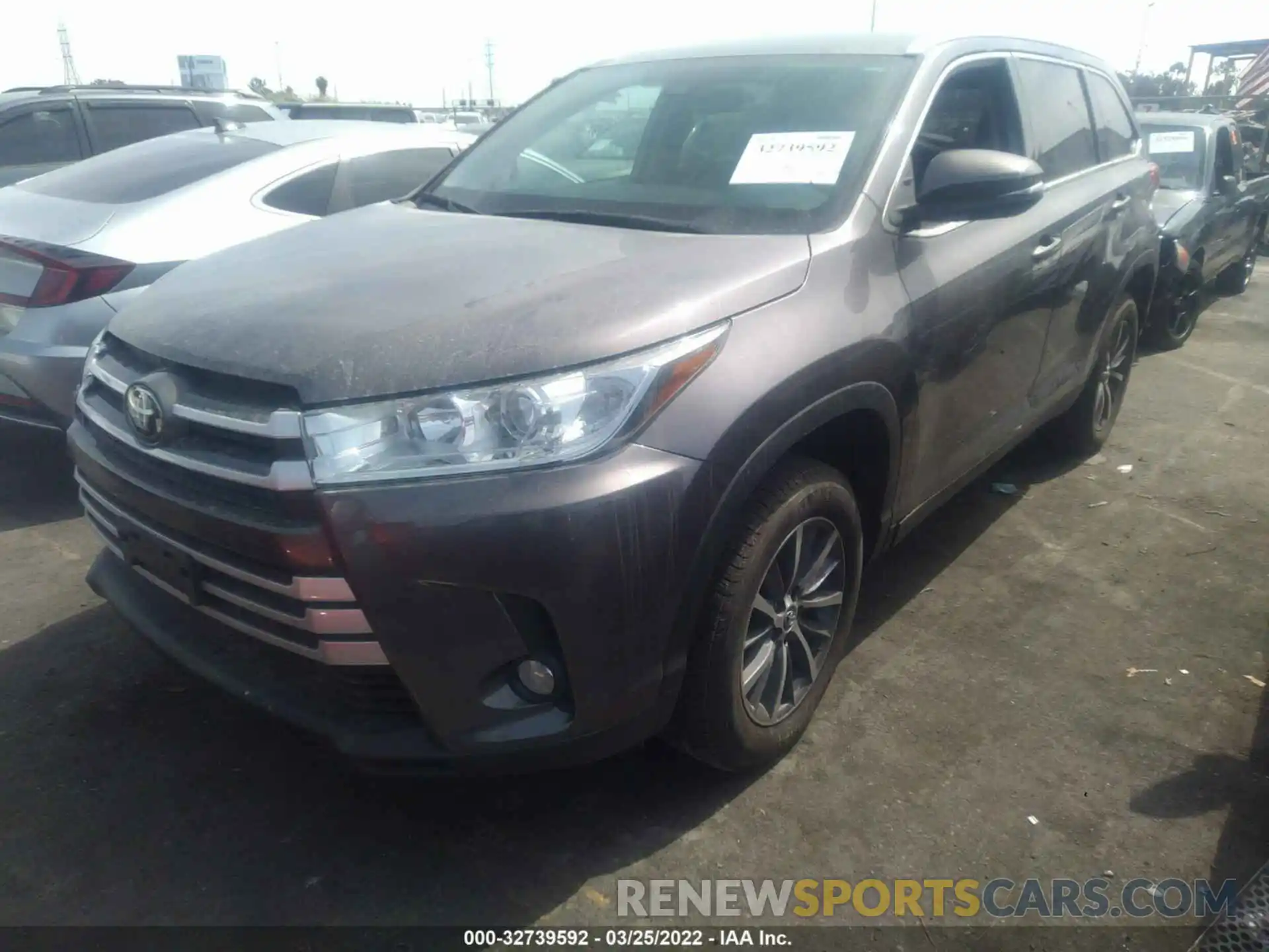 2 Photograph of a damaged car 5TDKZRFH9KS559904 TOYOTA HIGHLANDER 2019