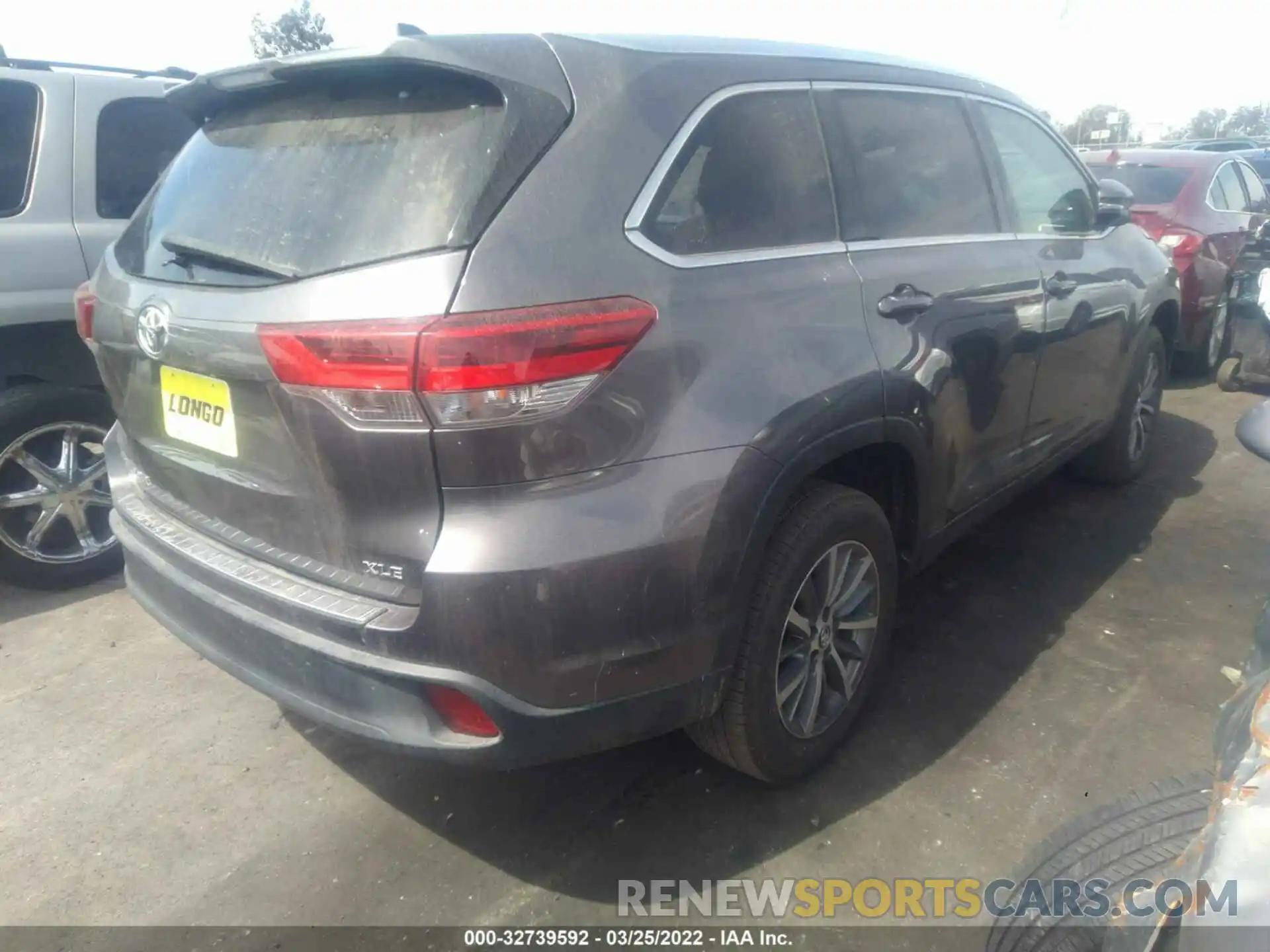 4 Photograph of a damaged car 5TDKZRFH9KS559904 TOYOTA HIGHLANDER 2019