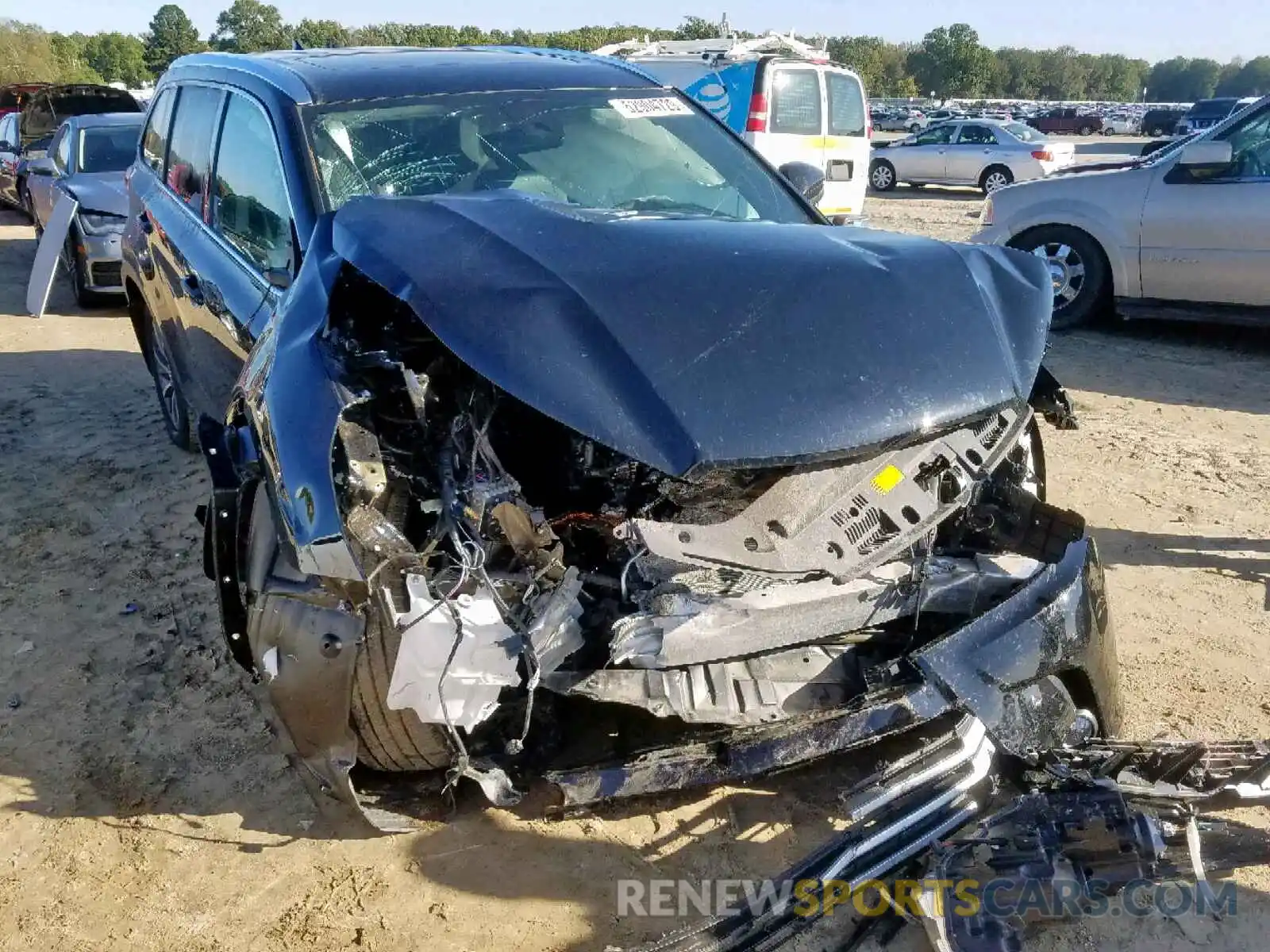 1 Photograph of a damaged car 5TDKZRFH9KS559952 TOYOTA HIGHLANDER 2019