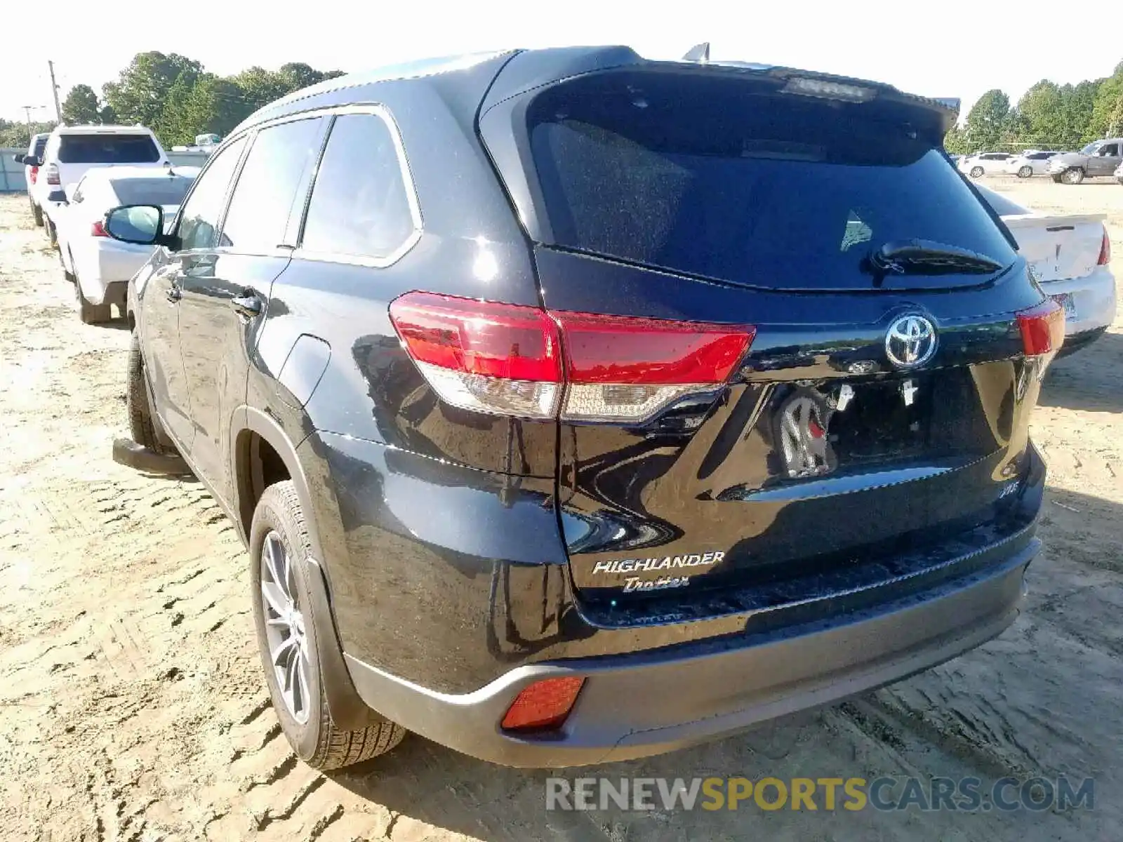 3 Photograph of a damaged car 5TDKZRFH9KS559952 TOYOTA HIGHLANDER 2019