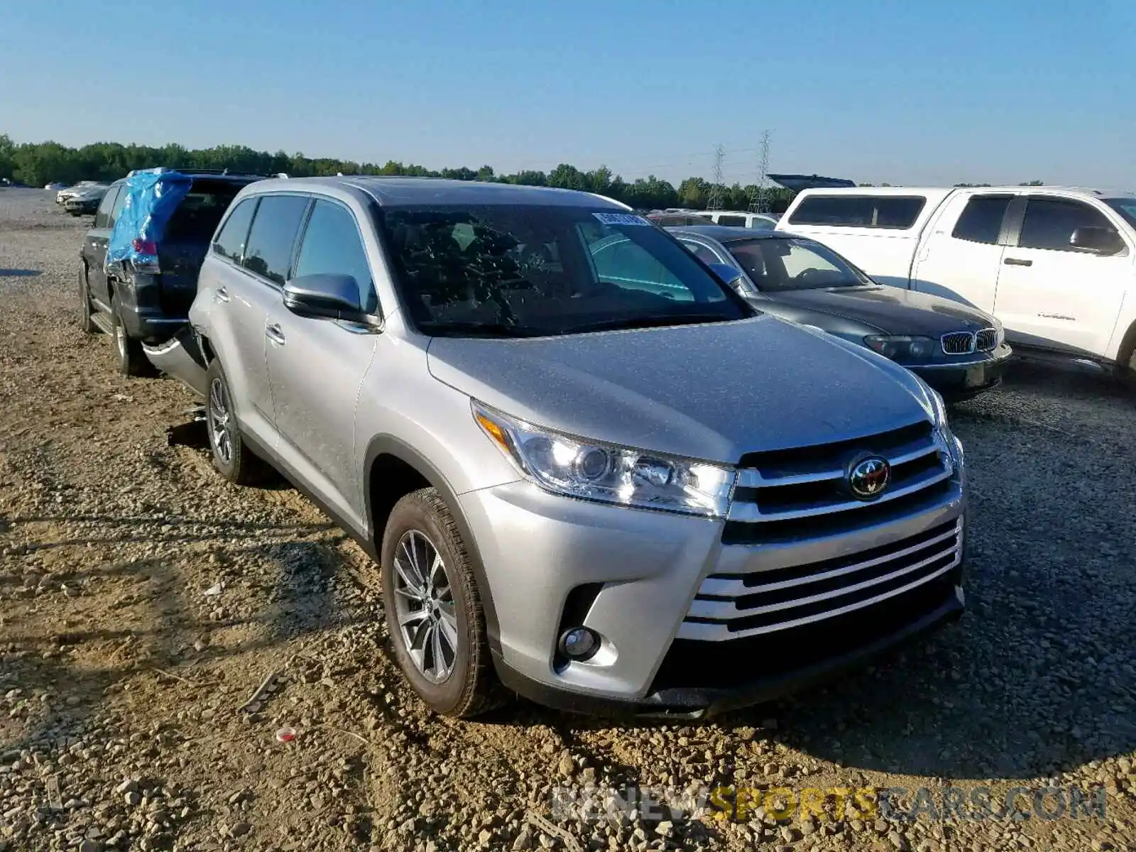 1 Photograph of a damaged car 5TDKZRFH9KS561197 TOYOTA HIGHLANDER 2019