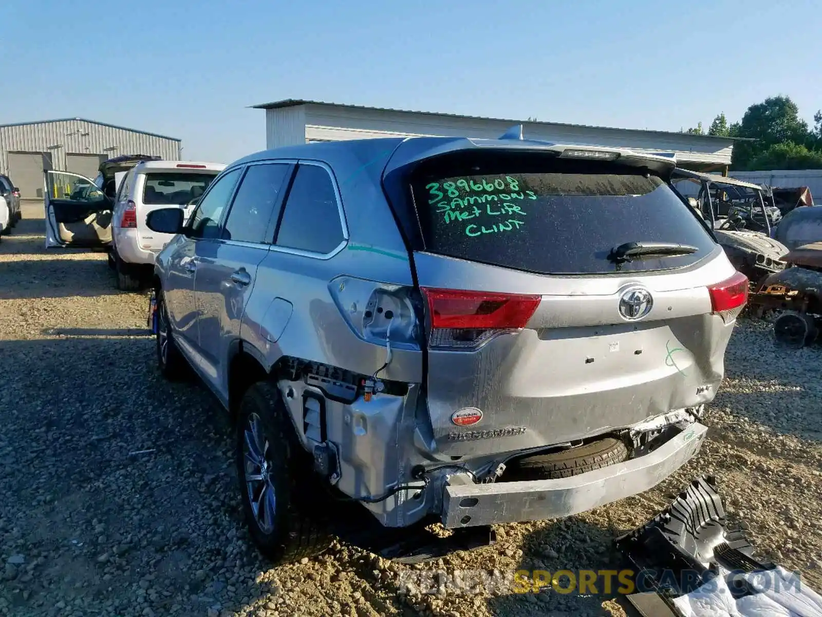 3 Photograph of a damaged car 5TDKZRFH9KS561197 TOYOTA HIGHLANDER 2019