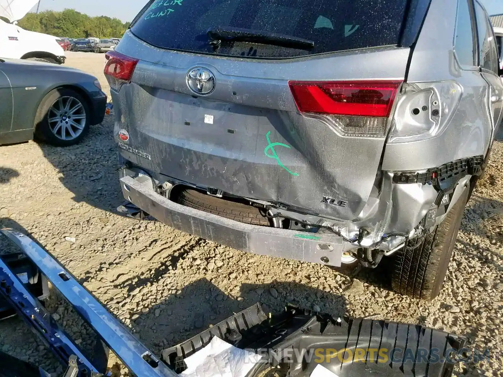 9 Photograph of a damaged car 5TDKZRFH9KS561197 TOYOTA HIGHLANDER 2019