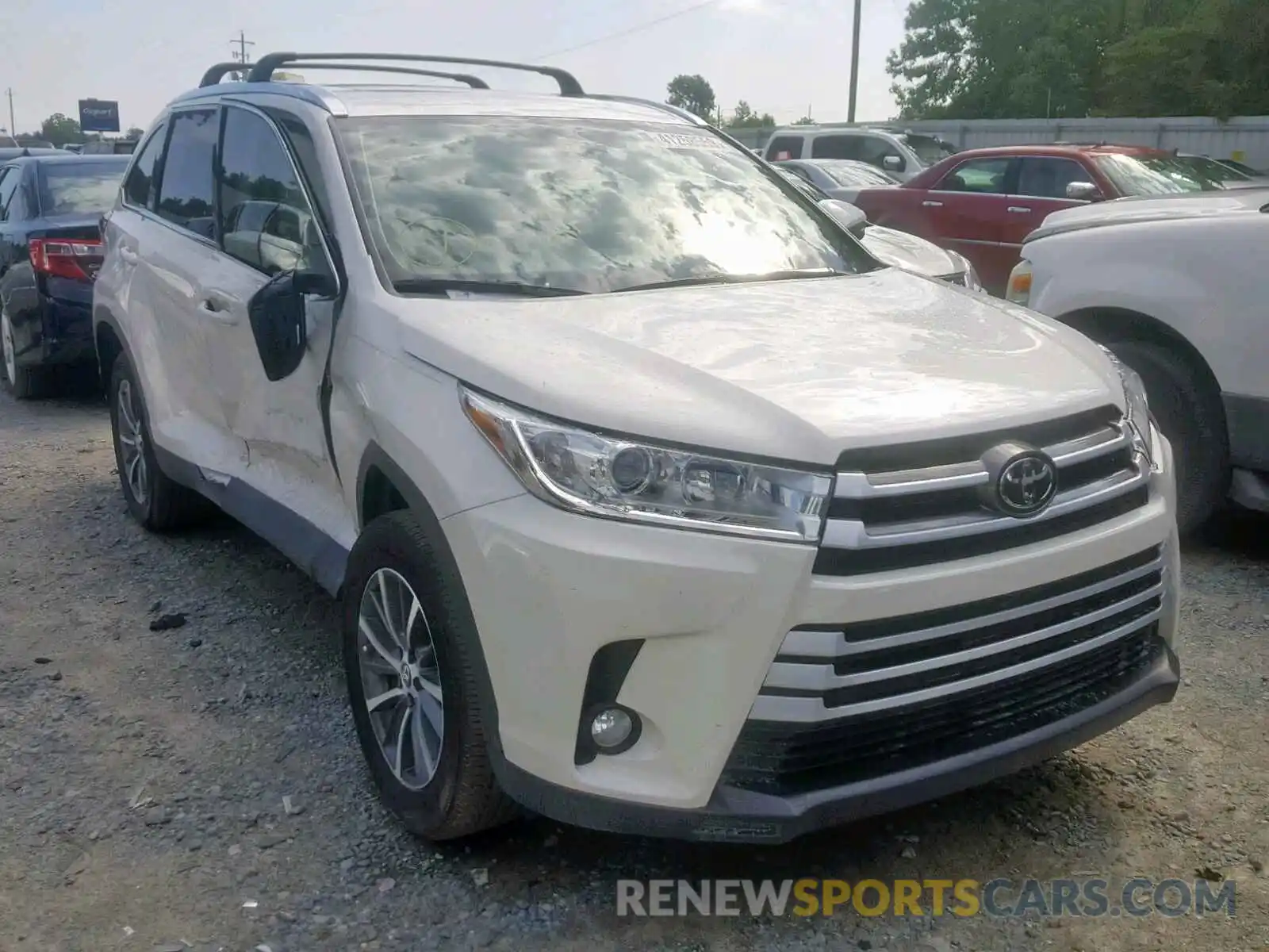 1 Photograph of a damaged car 5TDKZRFH9KS562978 TOYOTA HIGHLANDER 2019