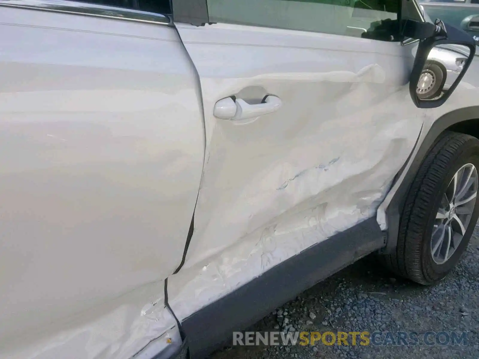 9 Photograph of a damaged car 5TDKZRFH9KS562978 TOYOTA HIGHLANDER 2019