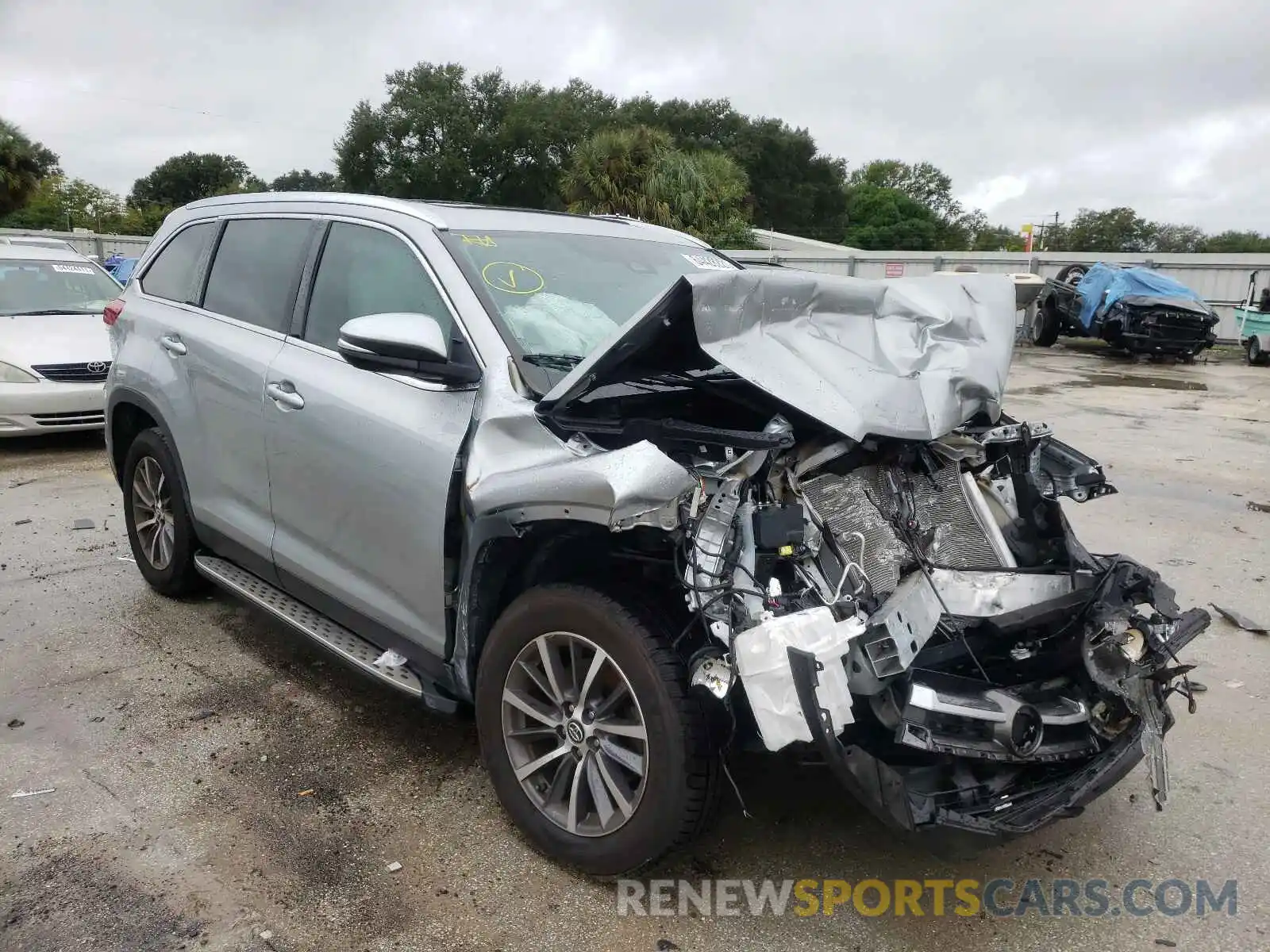 1 Photograph of a damaged car 5TDKZRFH9KS564861 TOYOTA HIGHLANDER 2019