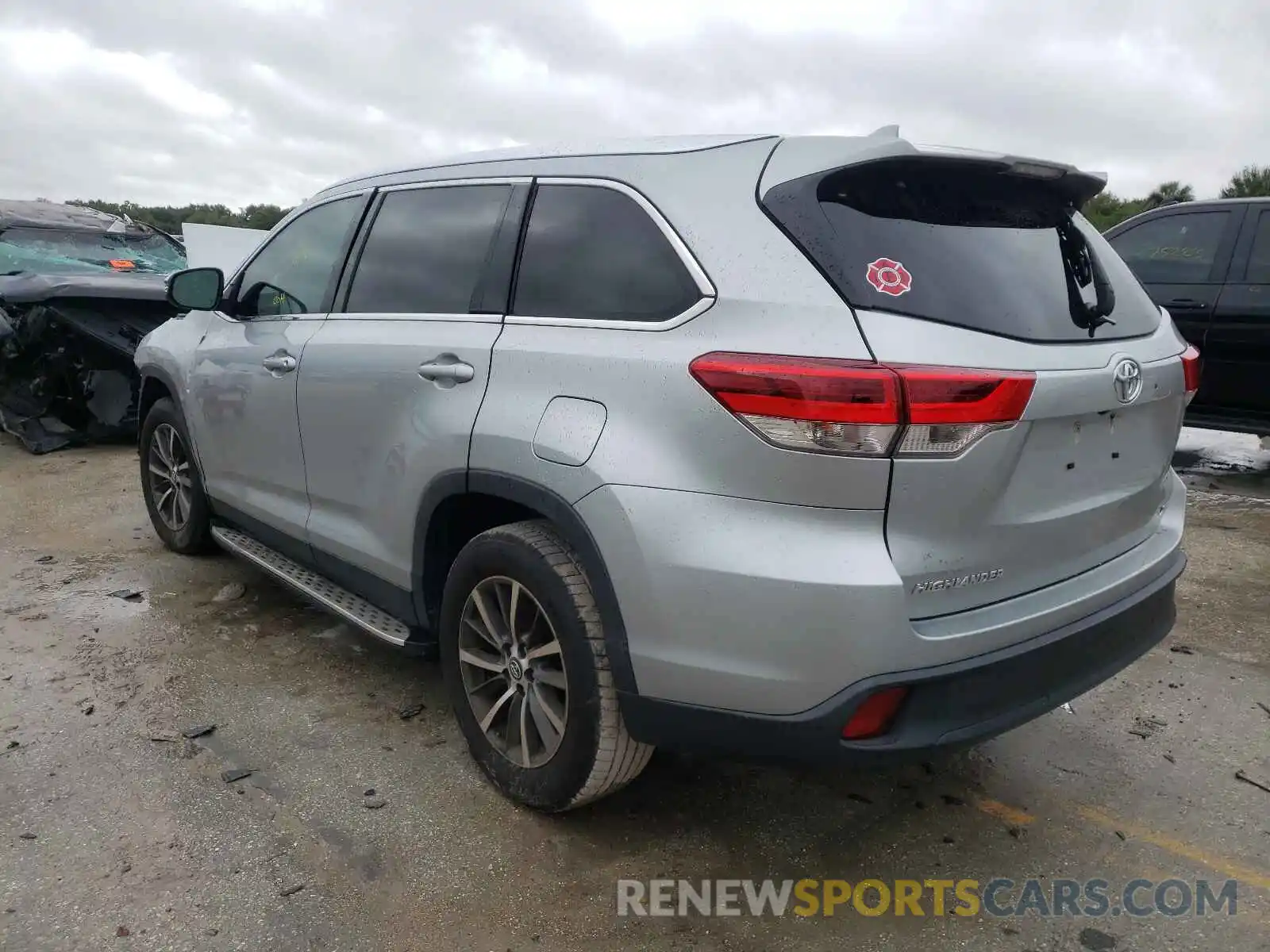 3 Photograph of a damaged car 5TDKZRFH9KS564861 TOYOTA HIGHLANDER 2019