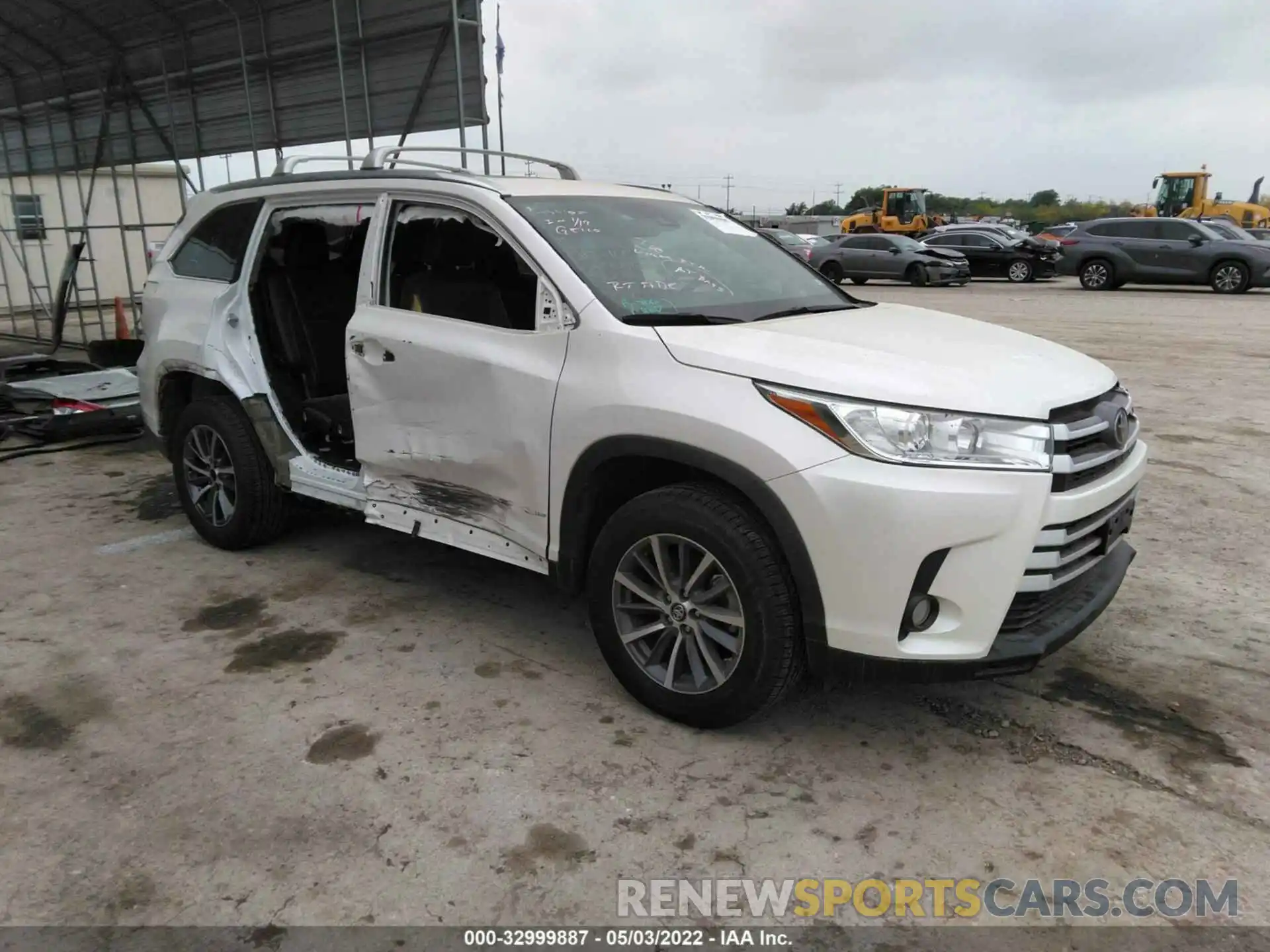 1 Photograph of a damaged car 5TDKZRFH9KS566965 TOYOTA HIGHLANDER 2019