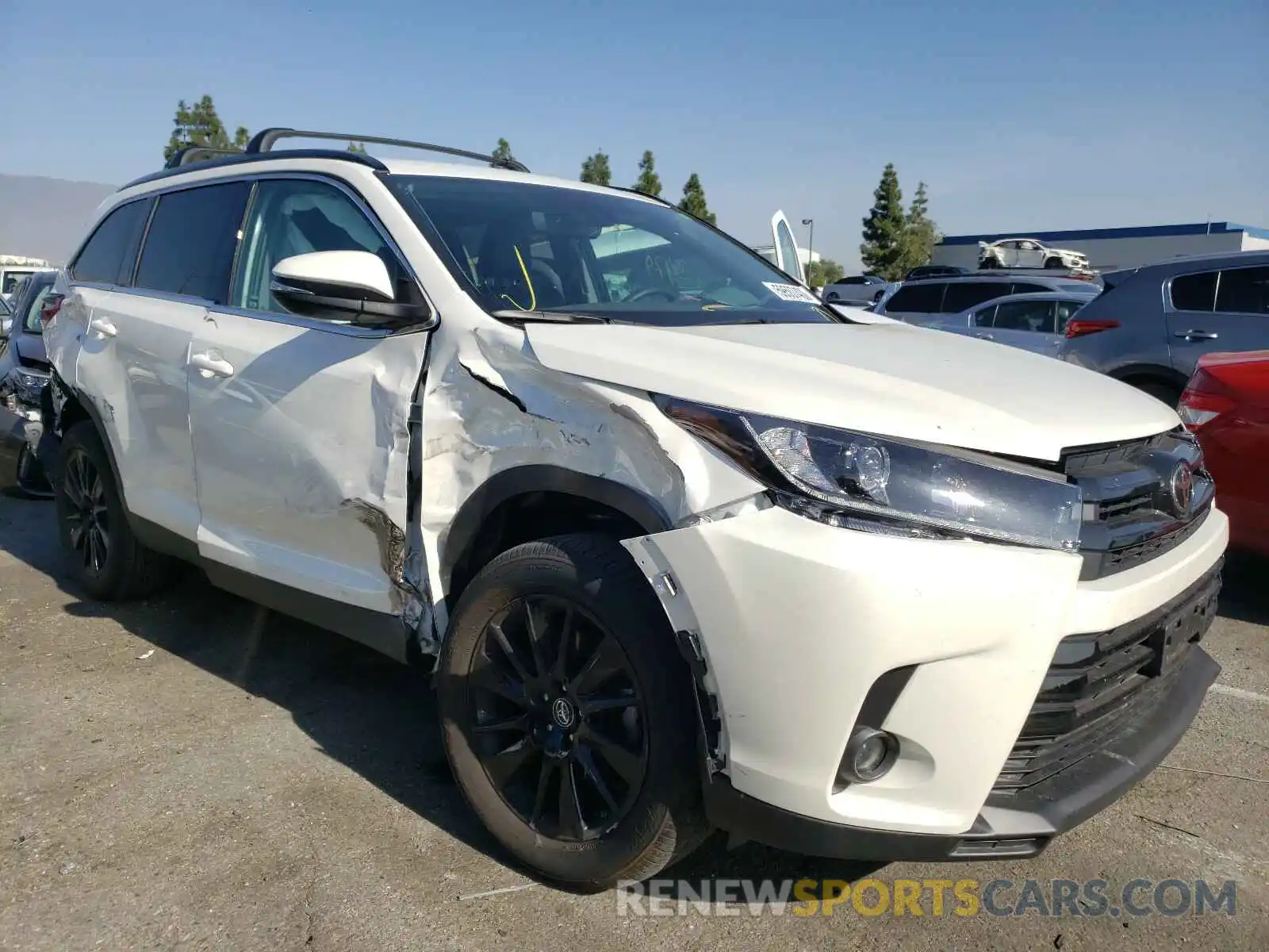 1 Photograph of a damaged car 5TDKZRFH9KS567193 TOYOTA HIGHLANDER 2019