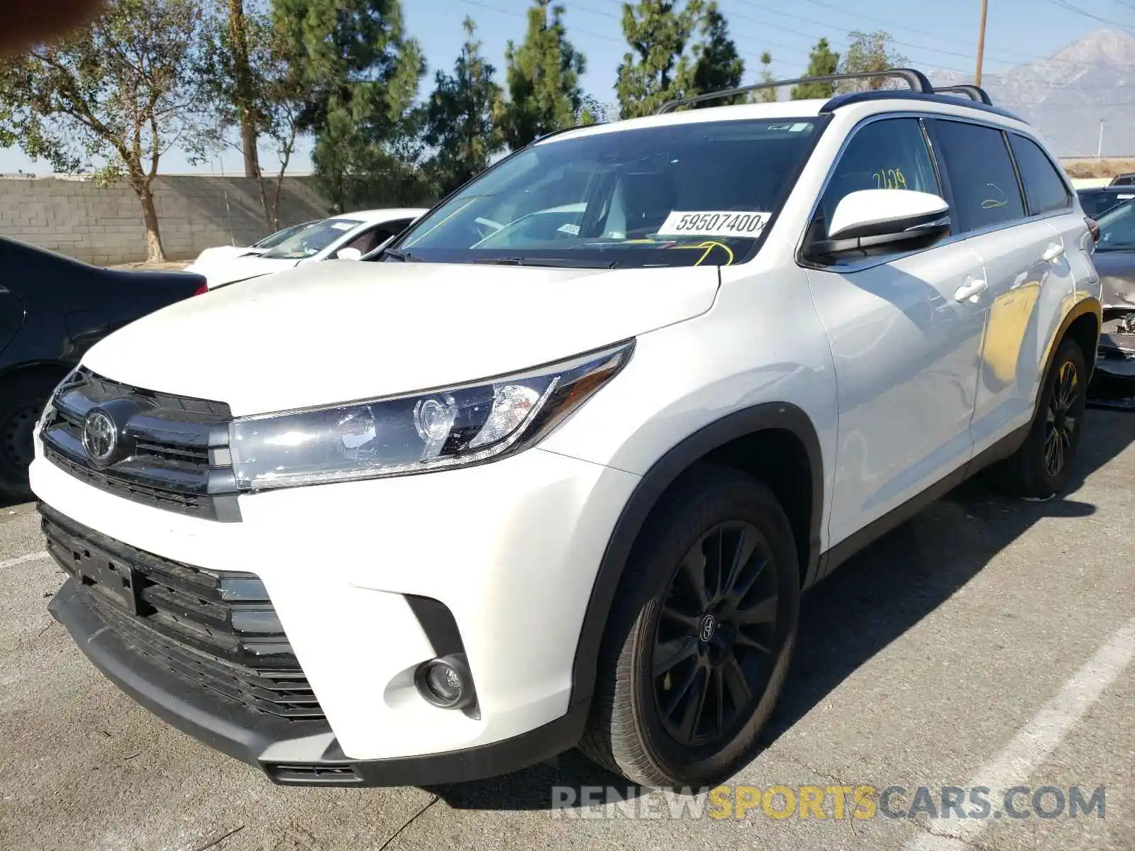 2 Photograph of a damaged car 5TDKZRFH9KS567193 TOYOTA HIGHLANDER 2019