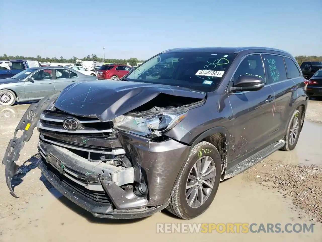 2 Photograph of a damaged car 5TDKZRFH9KS568148 TOYOTA HIGHLANDER 2019