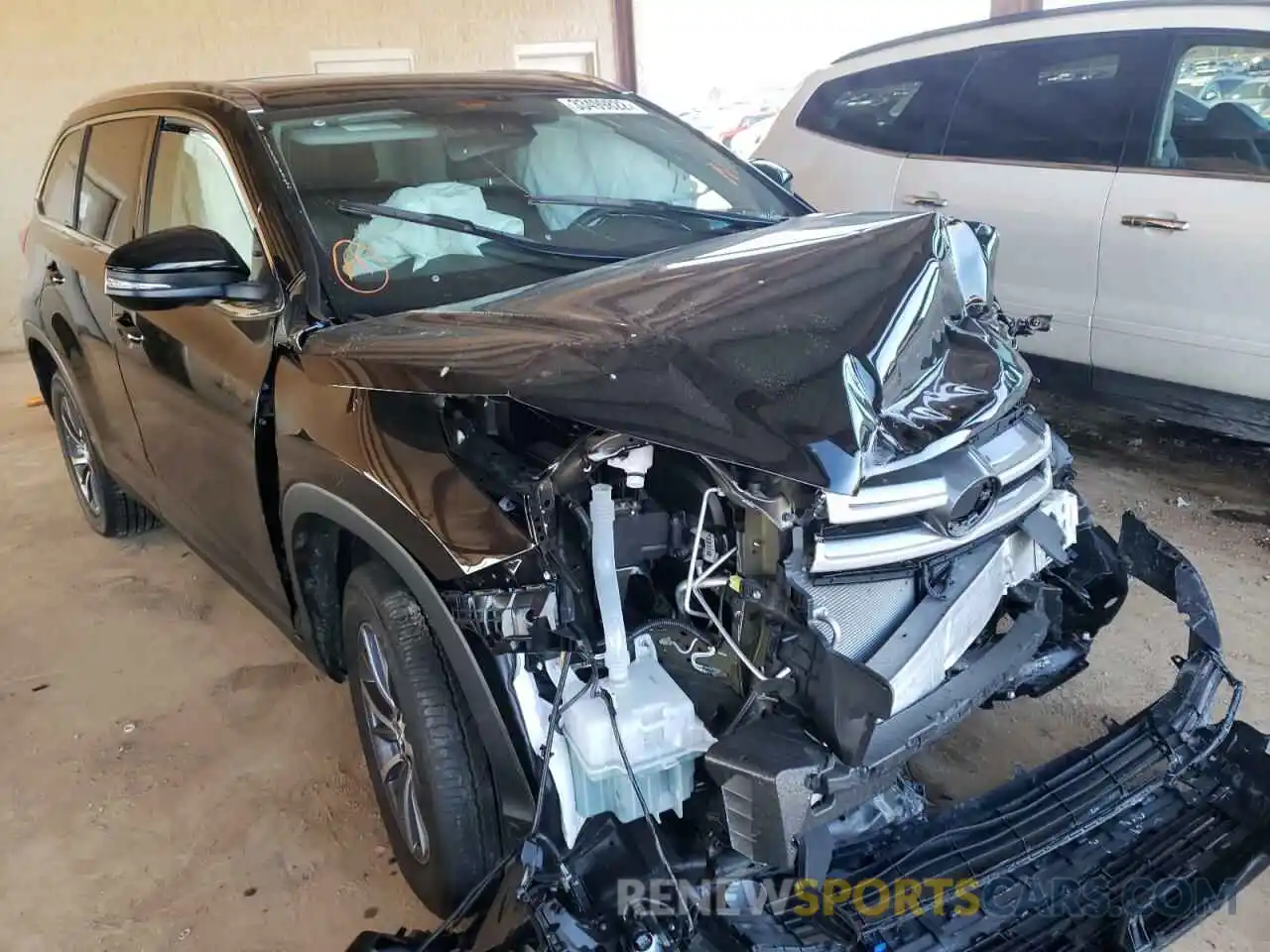 1 Photograph of a damaged car 5TDKZRFH9KS568408 TOYOTA HIGHLANDER 2019