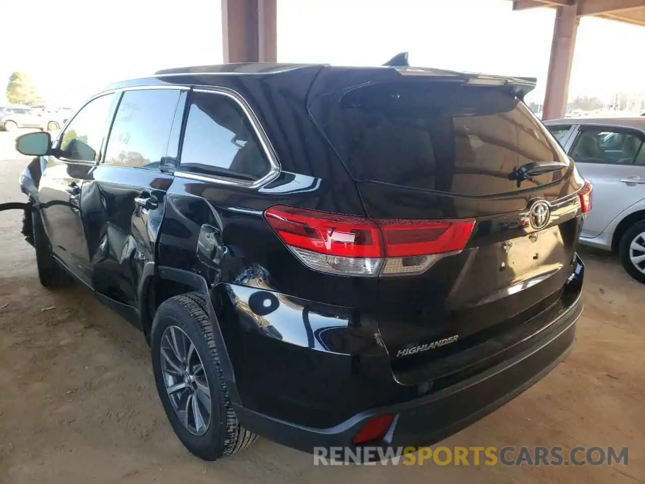 3 Photograph of a damaged car 5TDKZRFH9KS568408 TOYOTA HIGHLANDER 2019