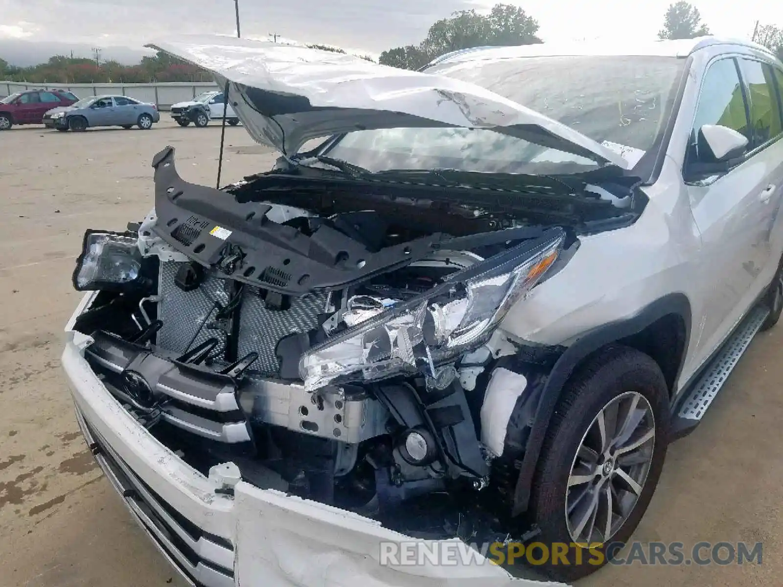 9 Photograph of a damaged car 5TDKZRFH9KS568828 TOYOTA HIGHLANDER 2019