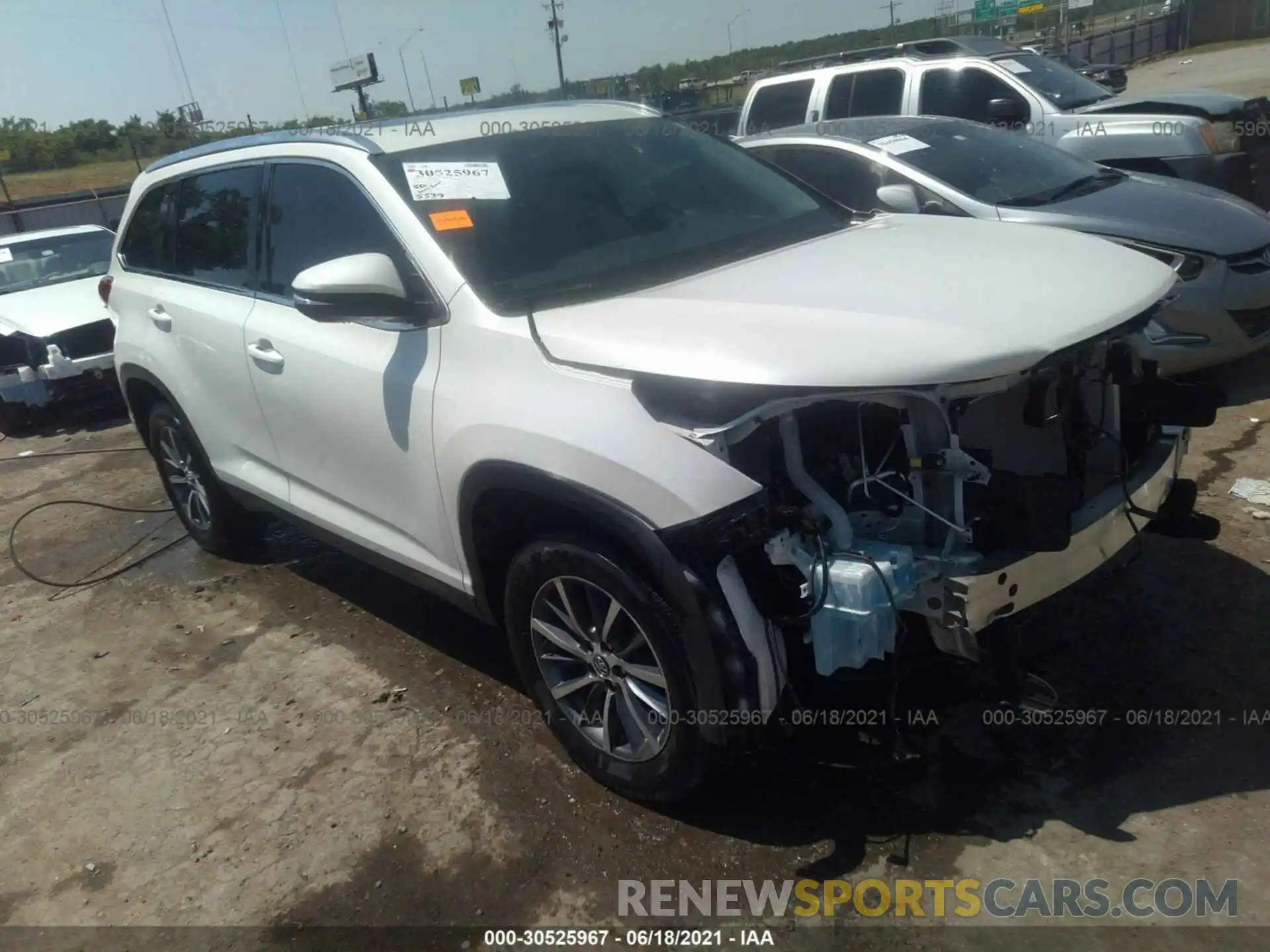 1 Photograph of a damaged car 5TDKZRFH9KS568960 TOYOTA HIGHLANDER 2019