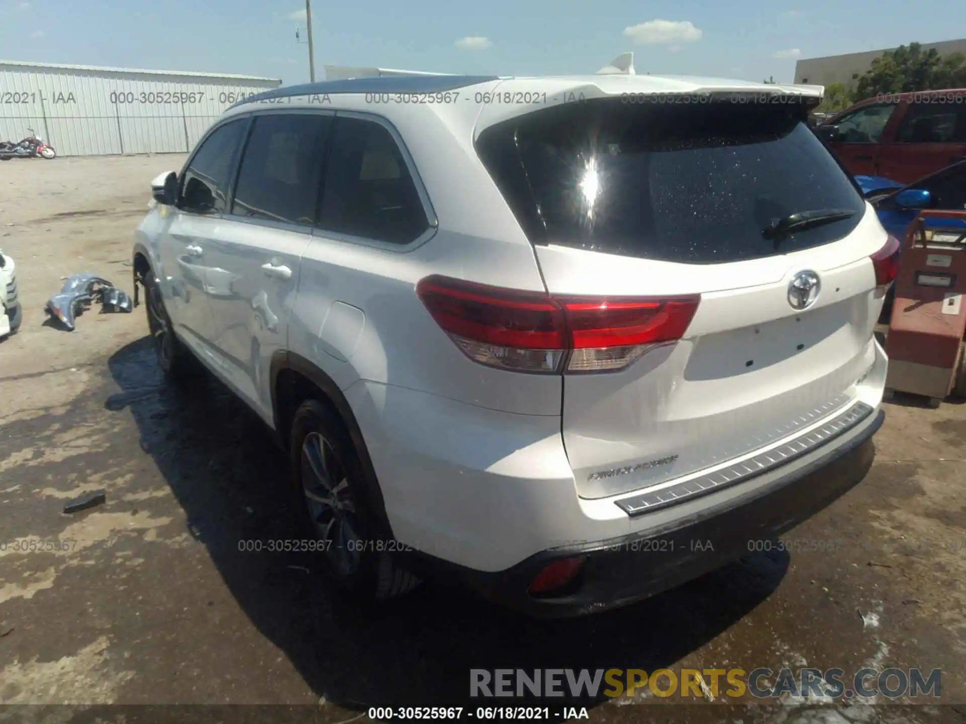 3 Фотография поврежденного автомобиля 5TDKZRFH9KS568960 TOYOTA HIGHLANDER 2019