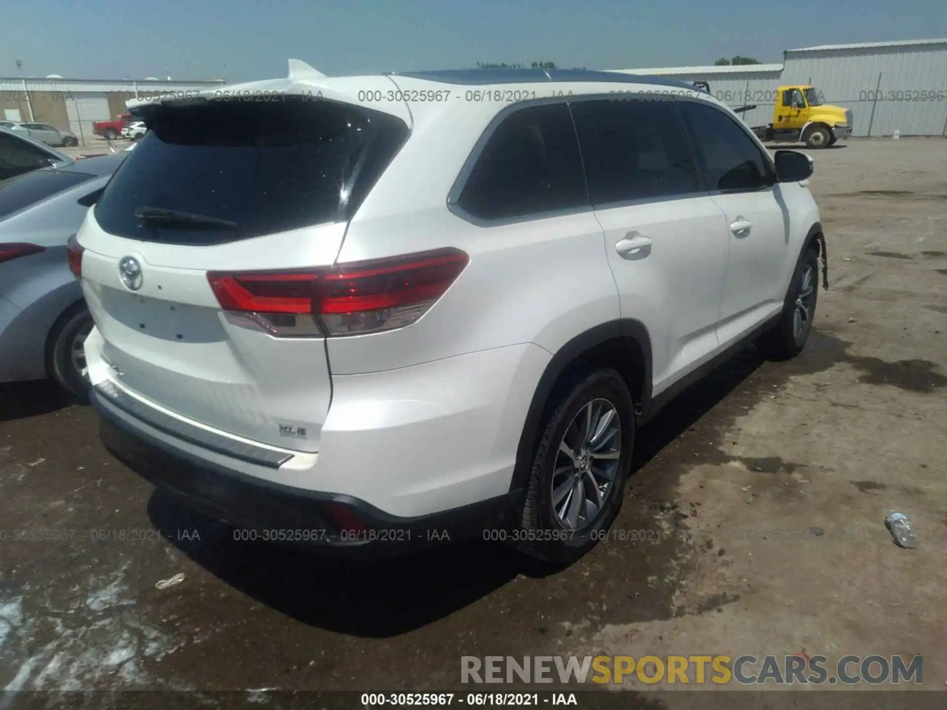 4 Фотография поврежденного автомобиля 5TDKZRFH9KS568960 TOYOTA HIGHLANDER 2019